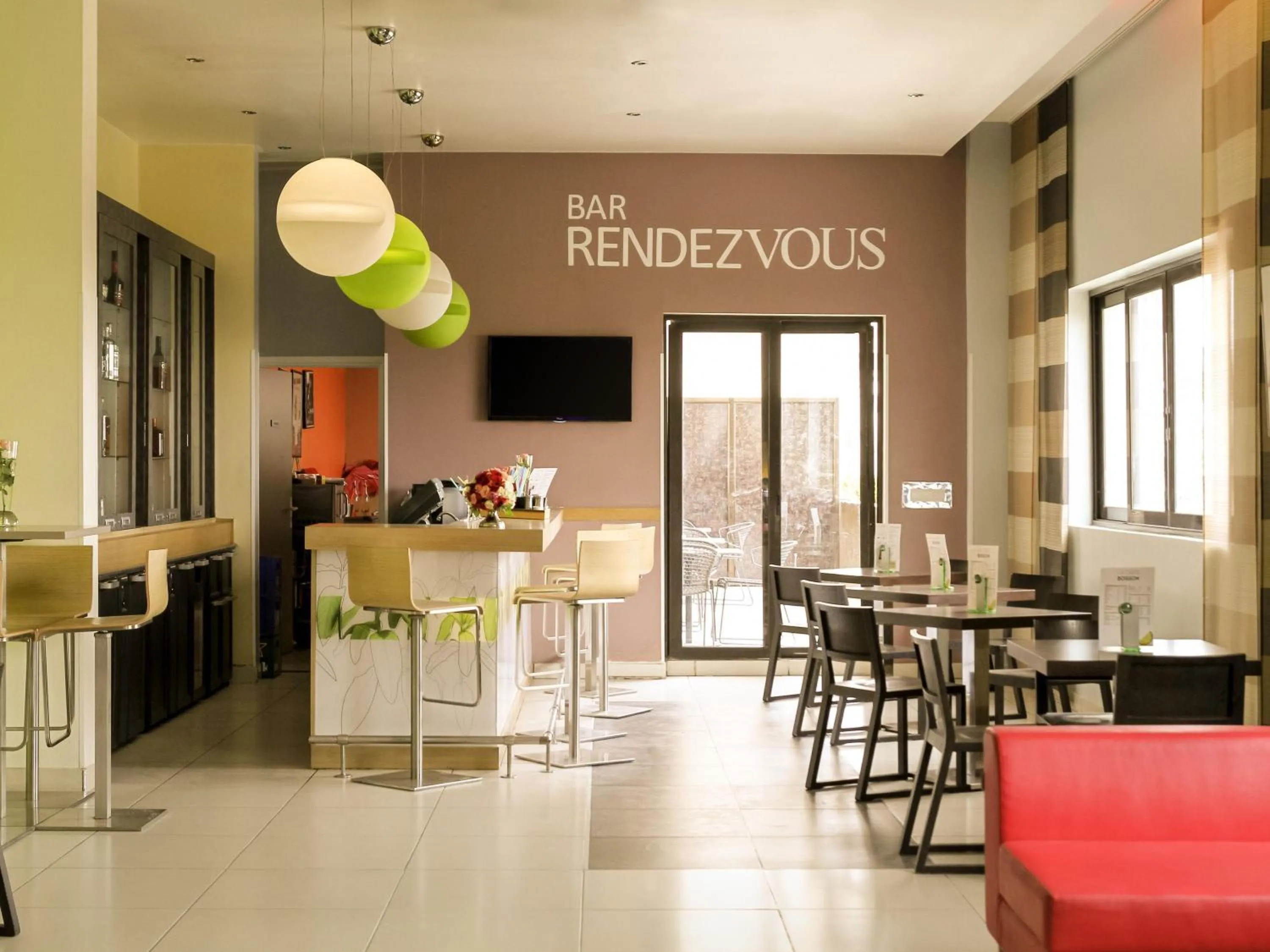 Lounge or bar in Ibis Constantine