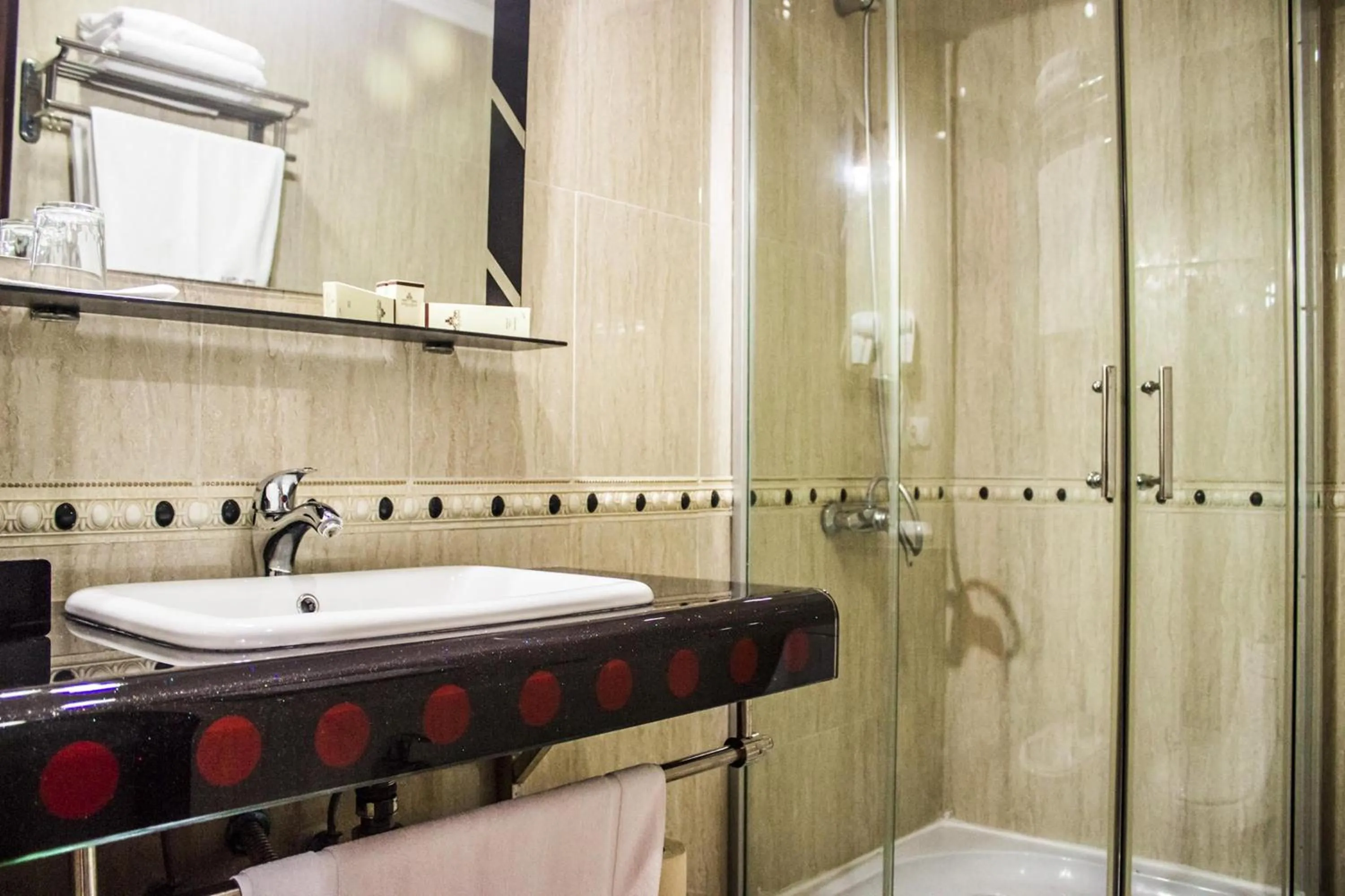 Bathroom in Hôtel Atenas