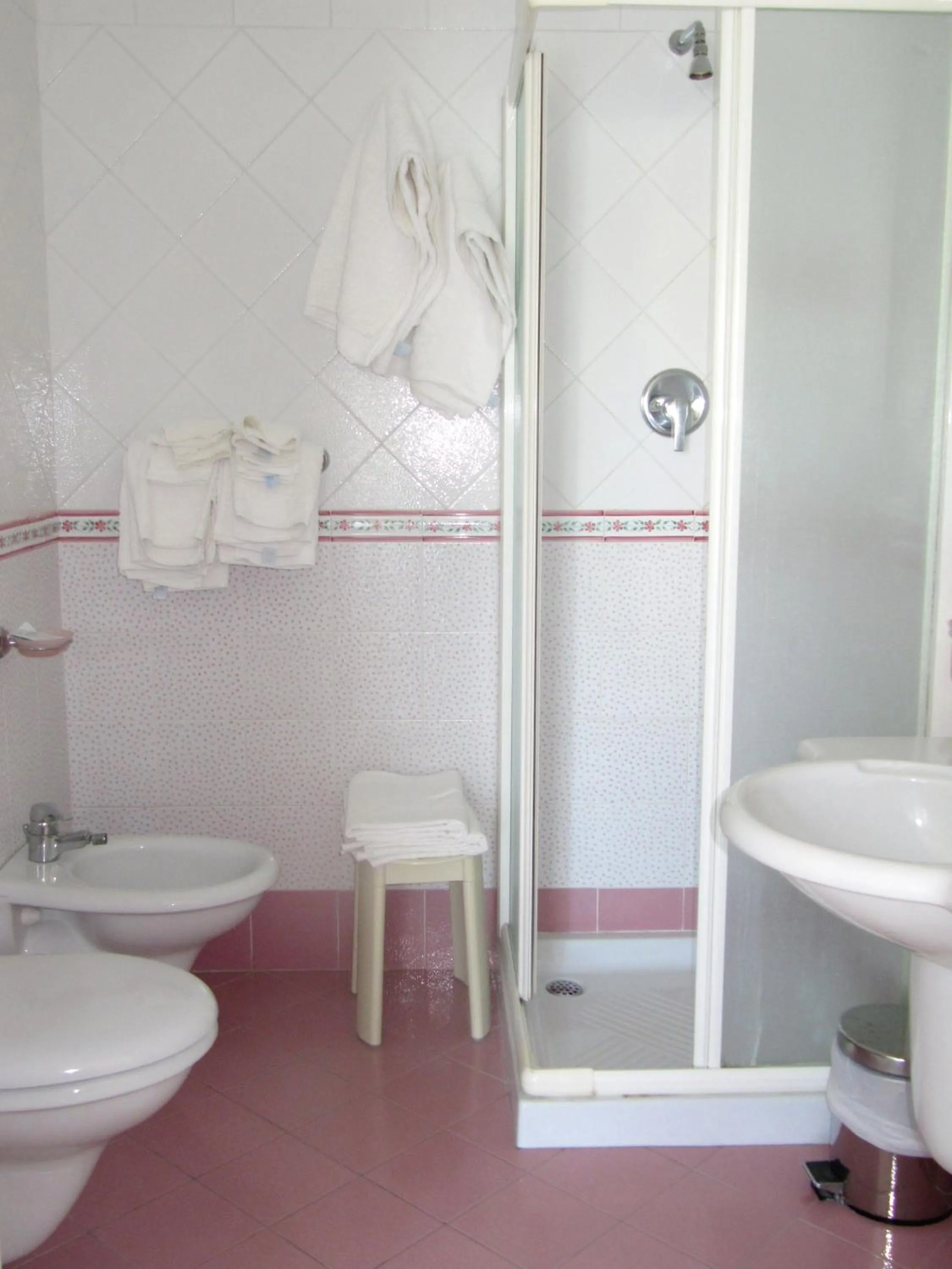 Bathroom in Hotel Monti