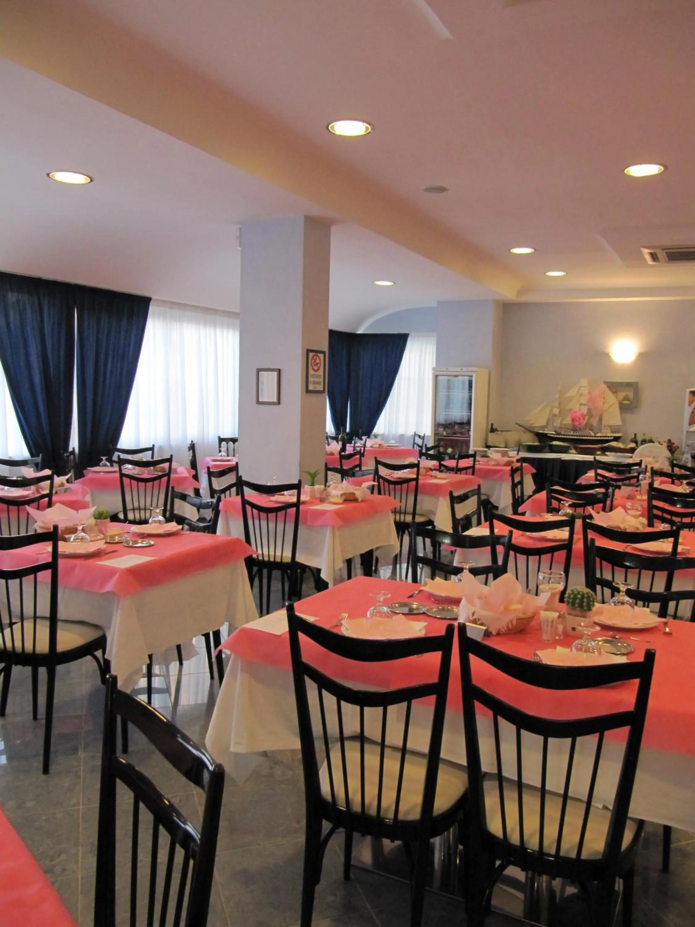 Restaurant/places to eat in Hotel Monti