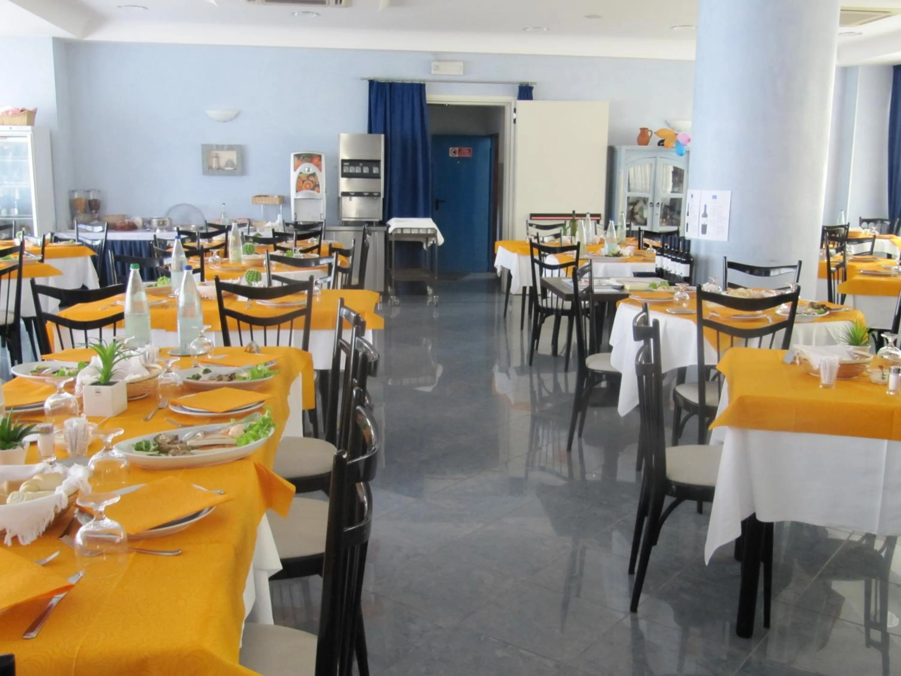 Restaurant/places to eat in Hotel Monti