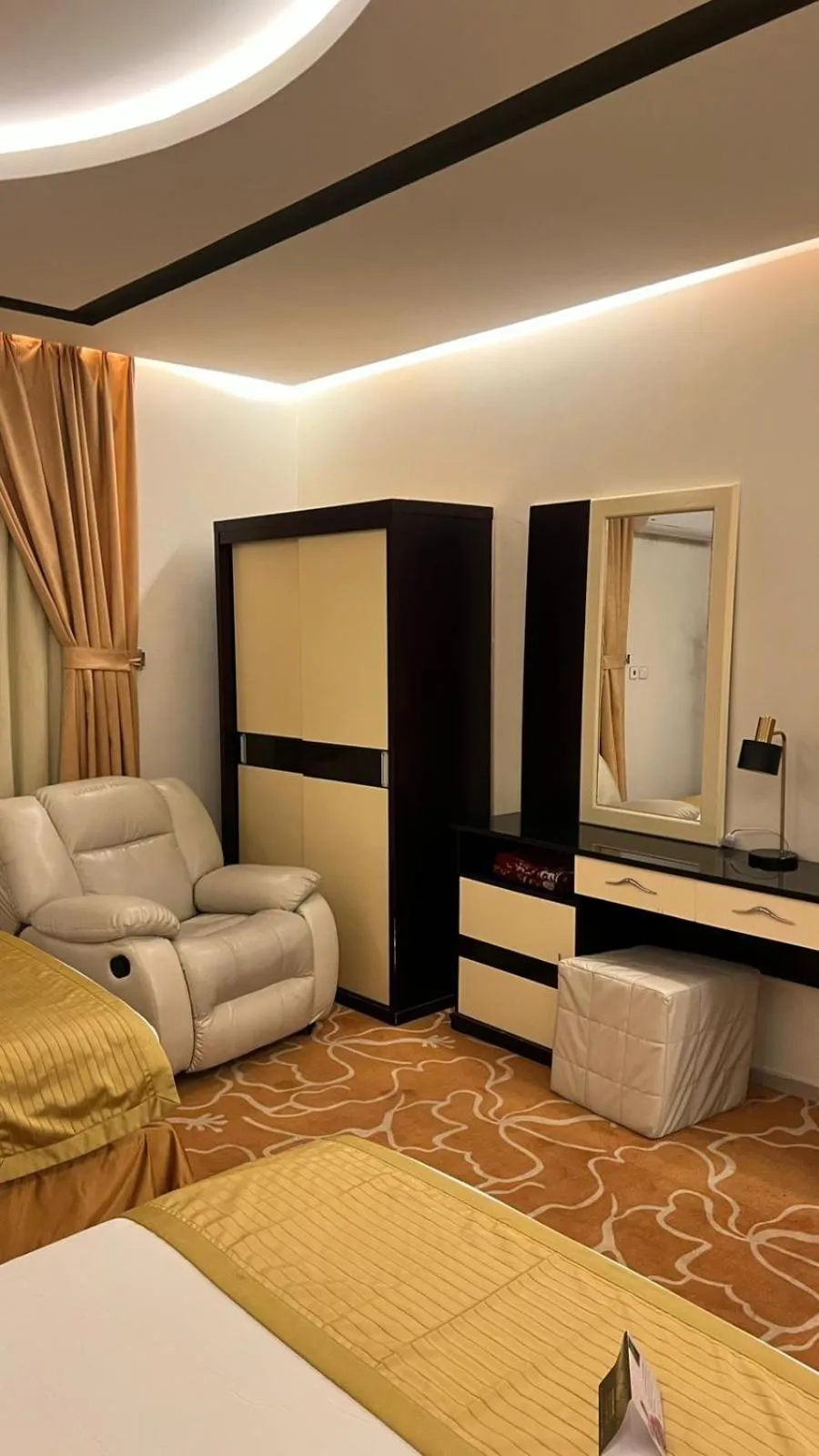 wardrobe, Bed in فندق جولدن نايت Golden Night Hotel
