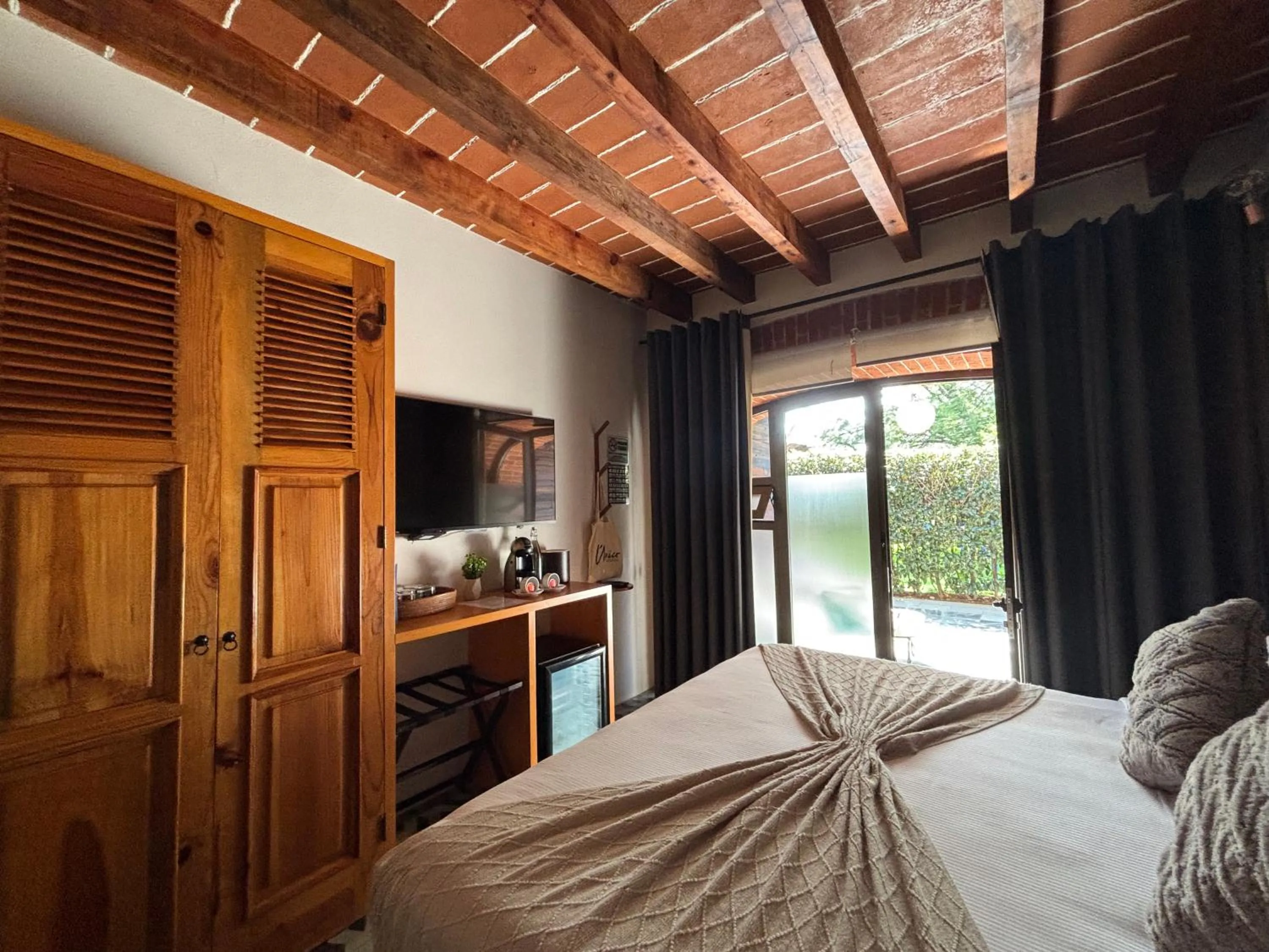 Photo of the whole room, Bed in Hotel Boutique Unico Avandaro