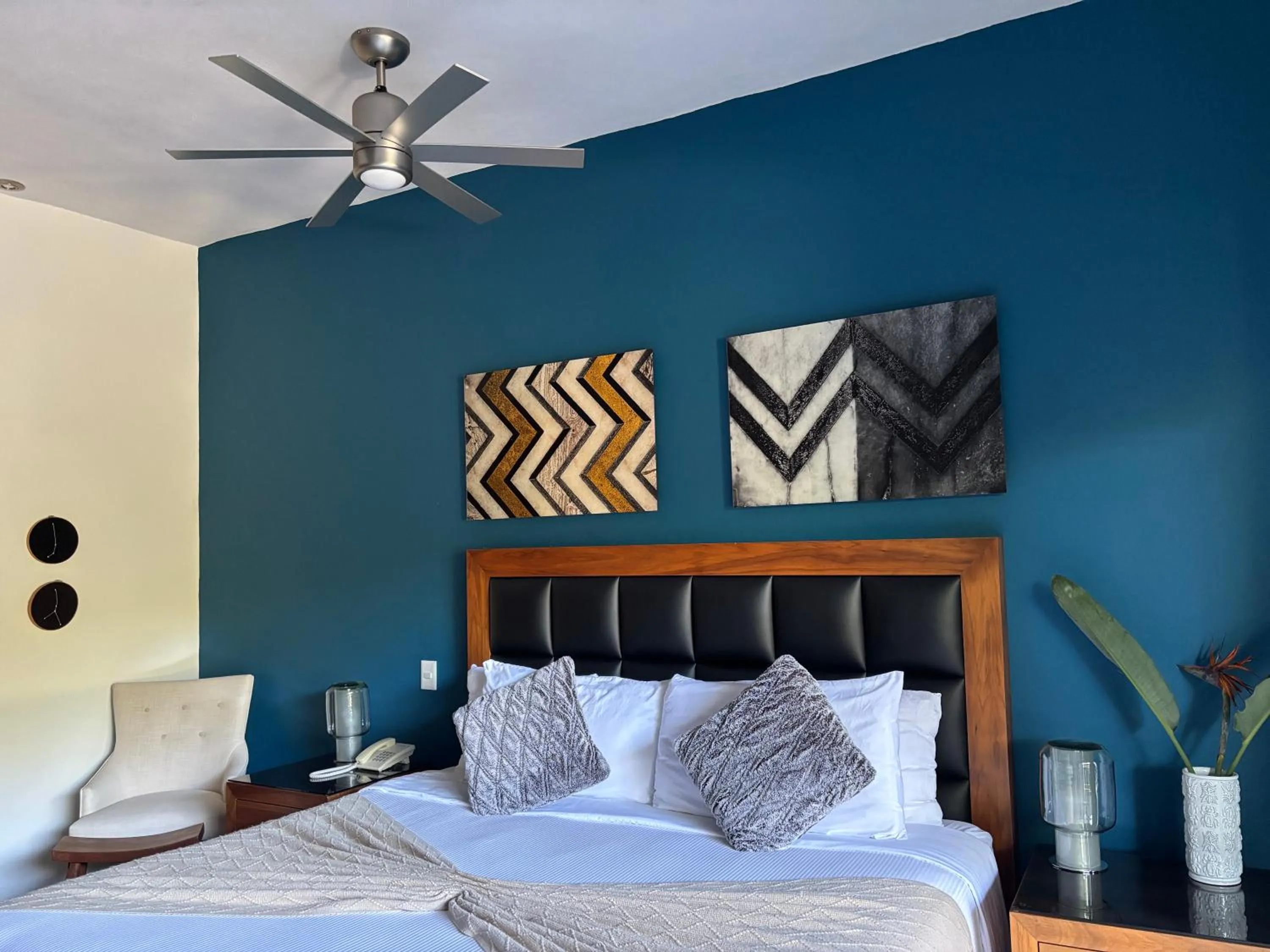 Photo of the whole room, Bed in Hotel Boutique Unico Avandaro