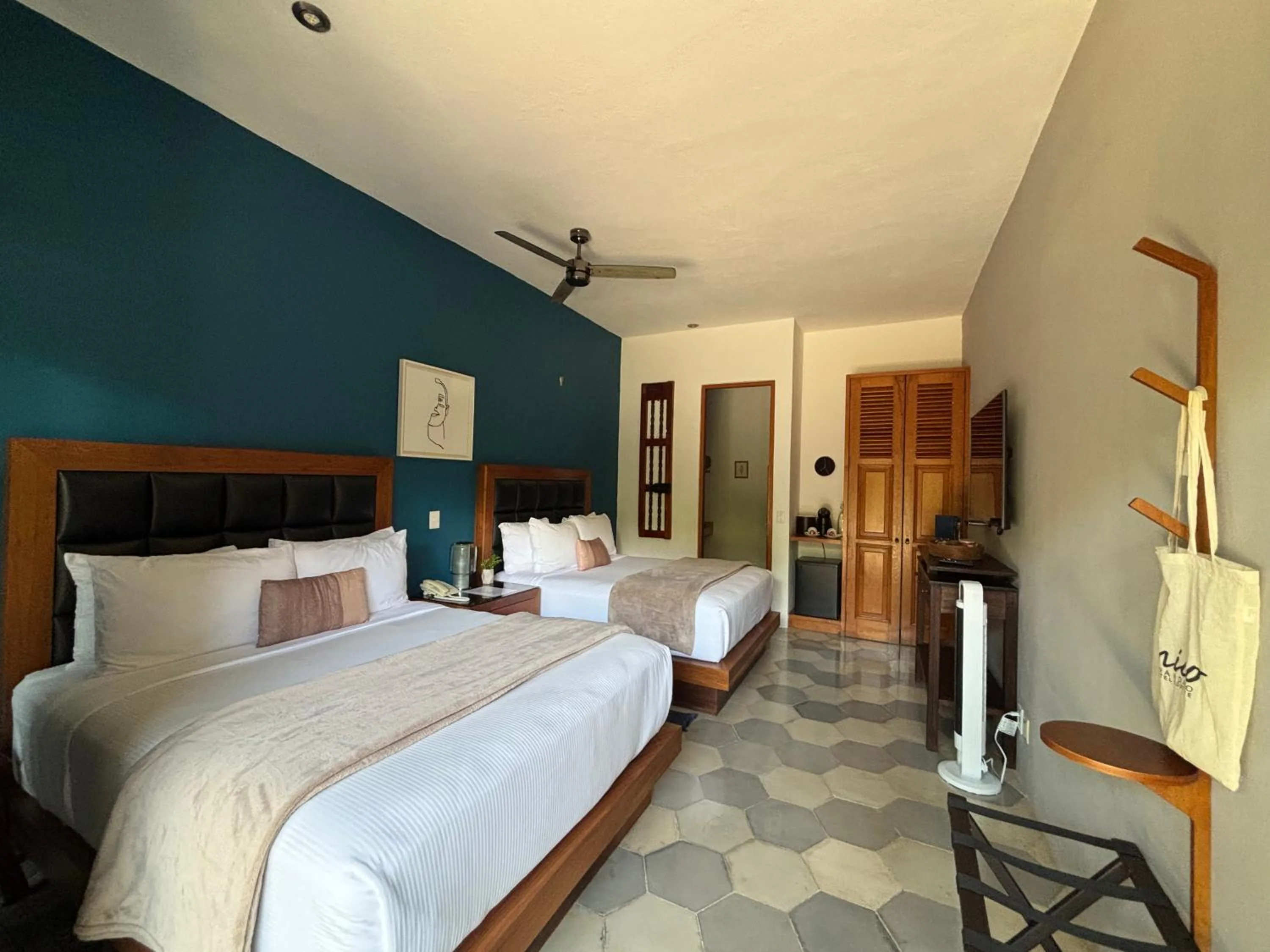 Photo of the whole room, Bed in Hotel Boutique Unico Avandaro