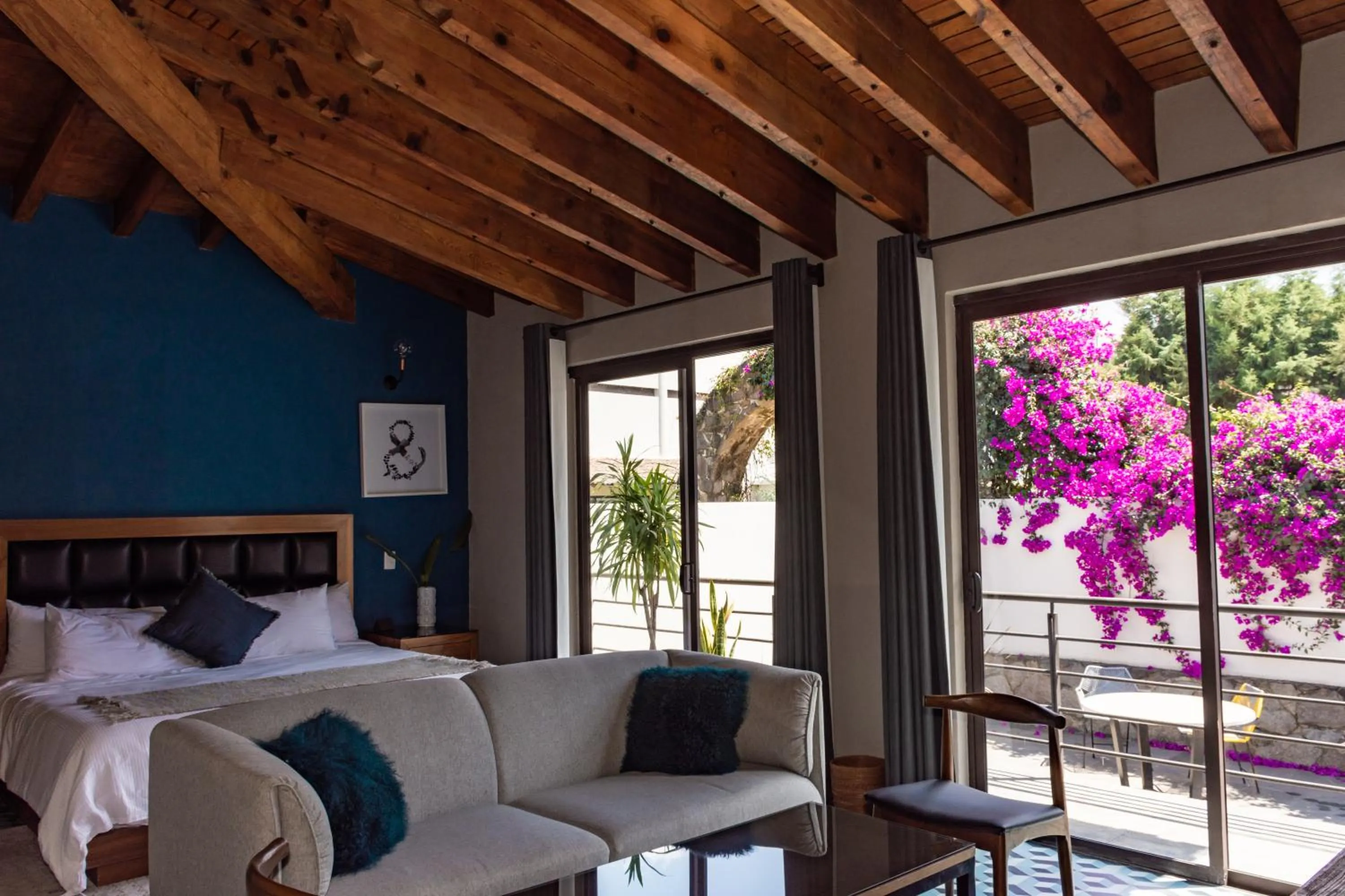 Balcony/Terrace, Bed in Hotel Boutique Unico Avandaro