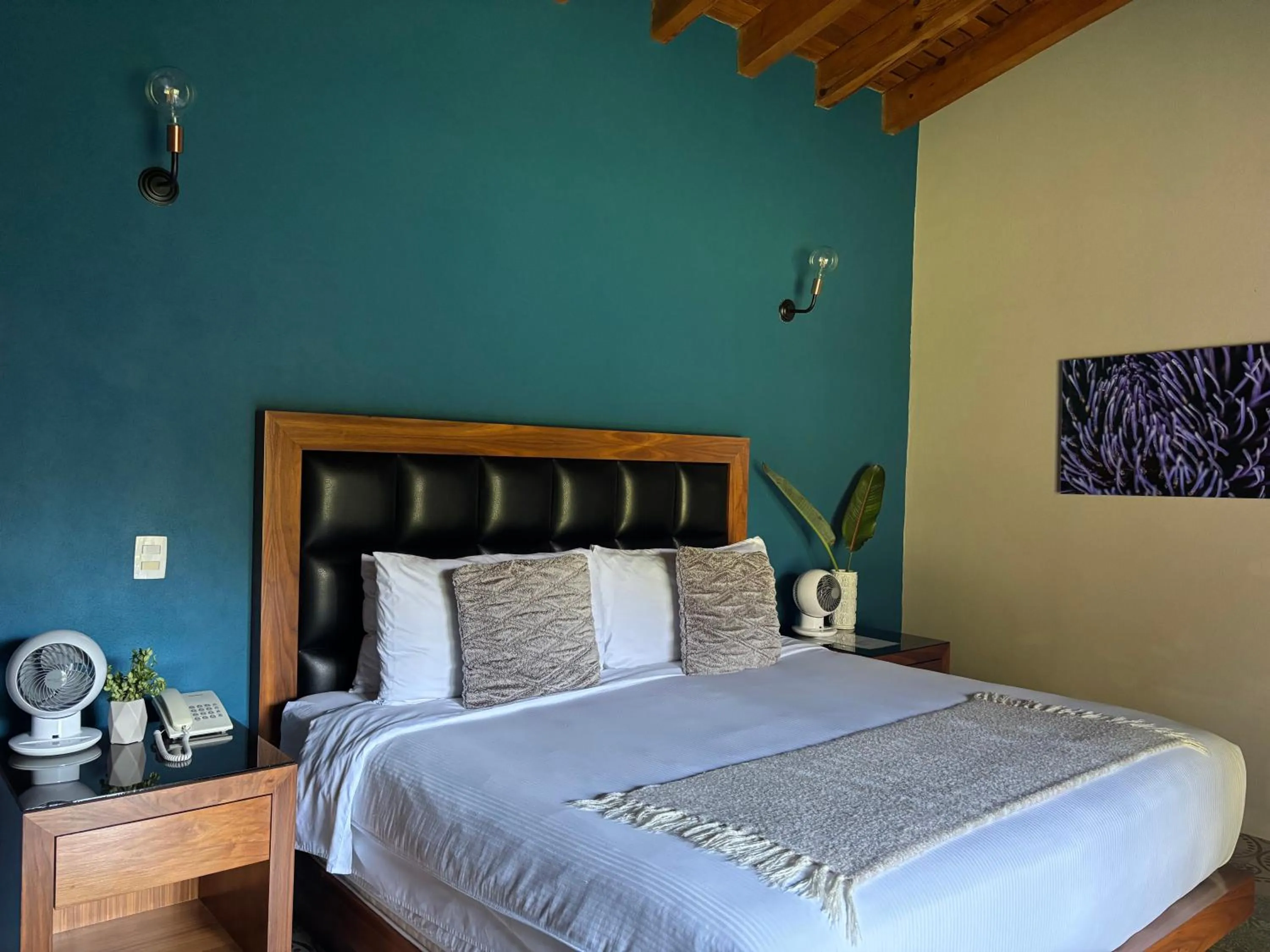 Photo of the whole room, Bed in Hotel Boutique Unico Avandaro