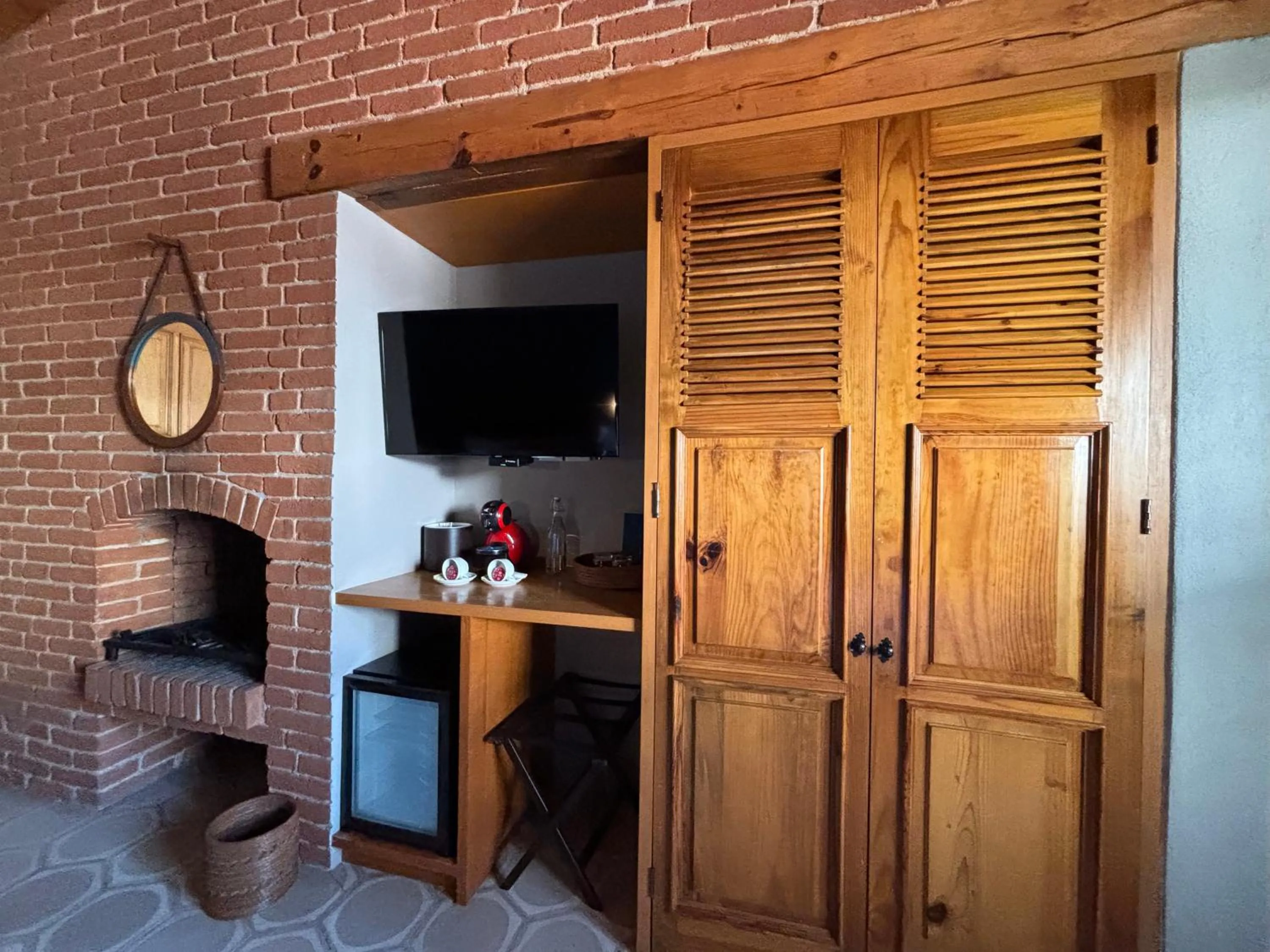 TV and multimedia in Hotel Boutique Unico Avandaro