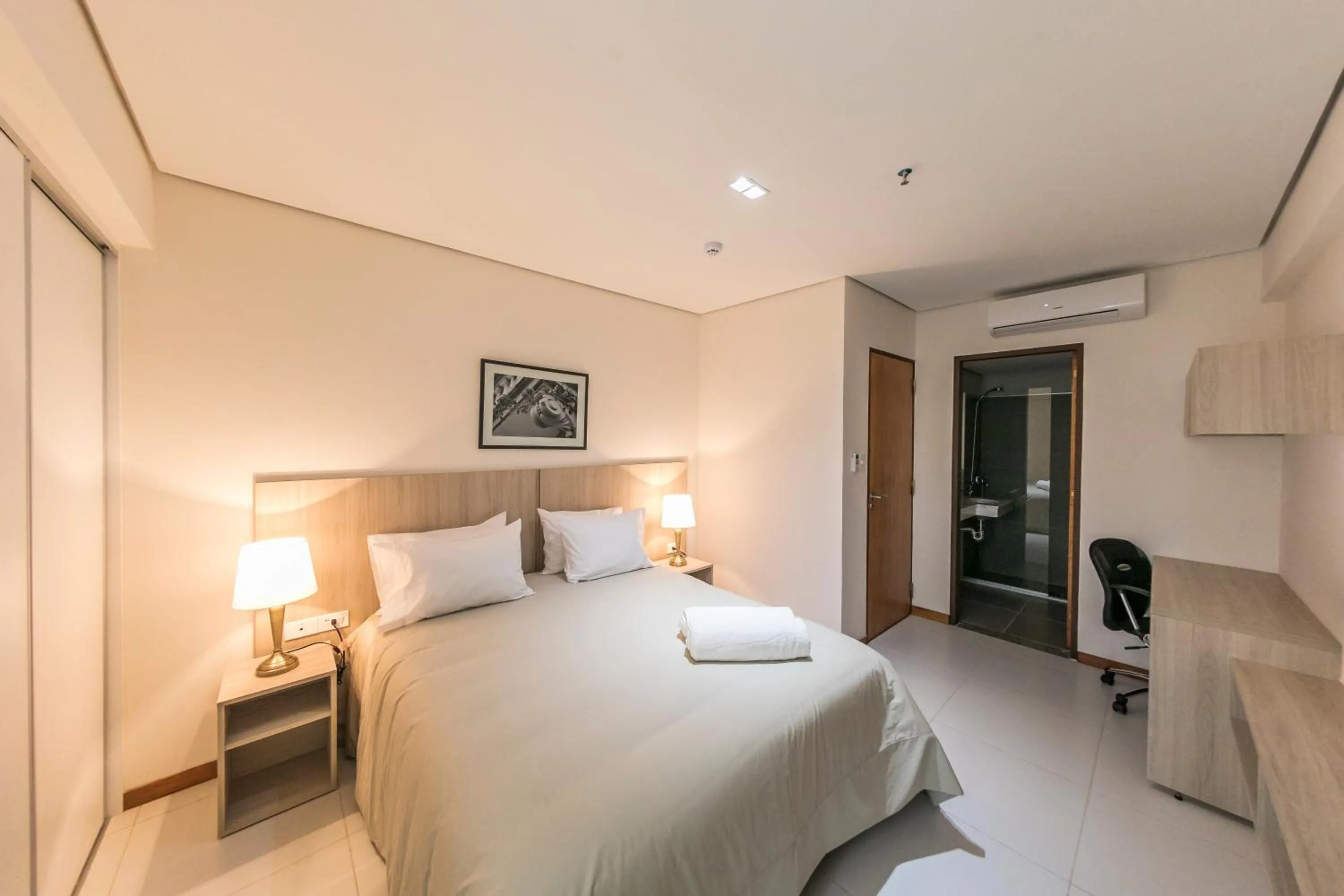 Photo of the whole room, Bed in Asuncion Rent Suites Centro