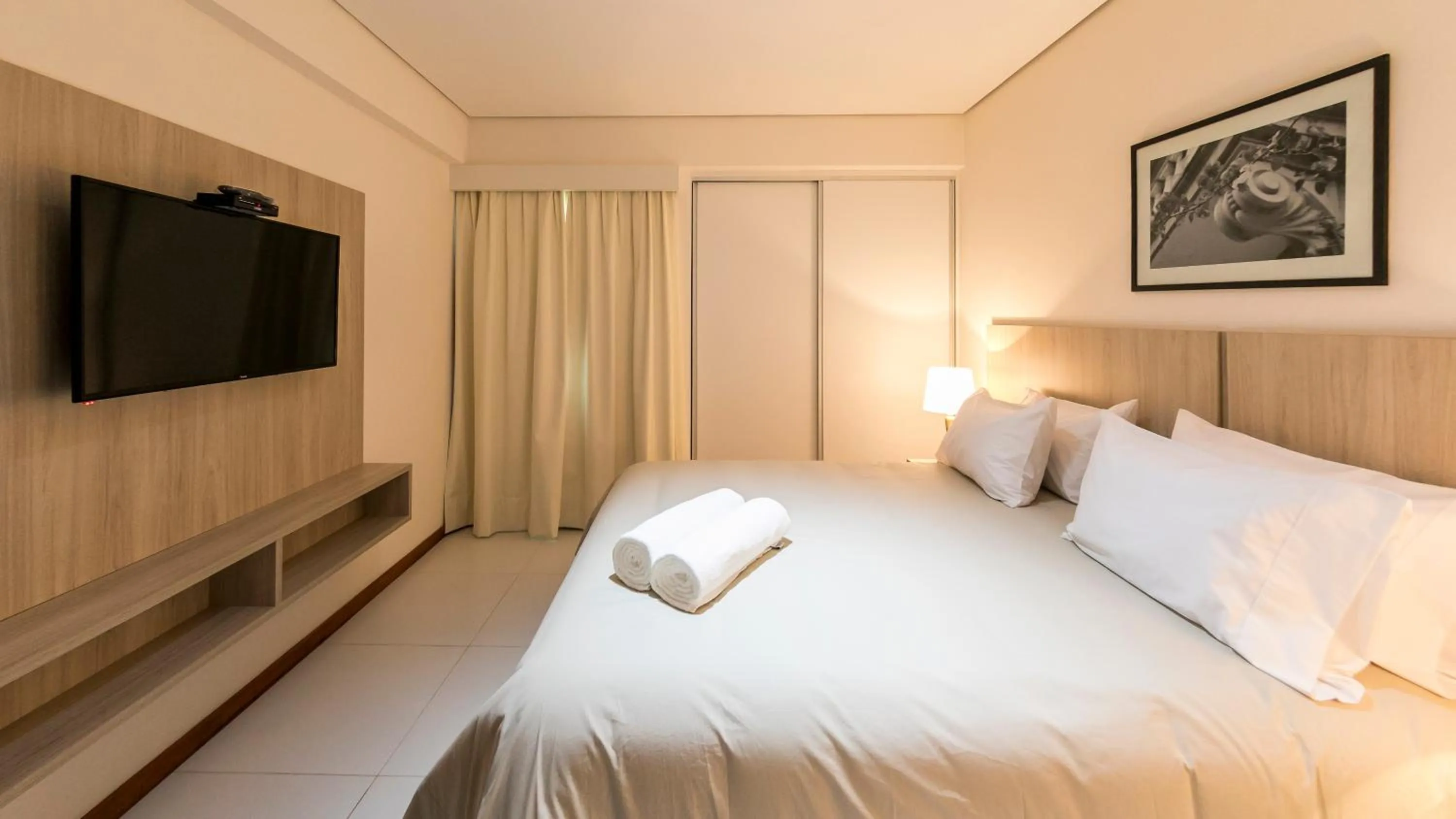 TV and multimedia, Bed in Asuncion Rent Suites Centro