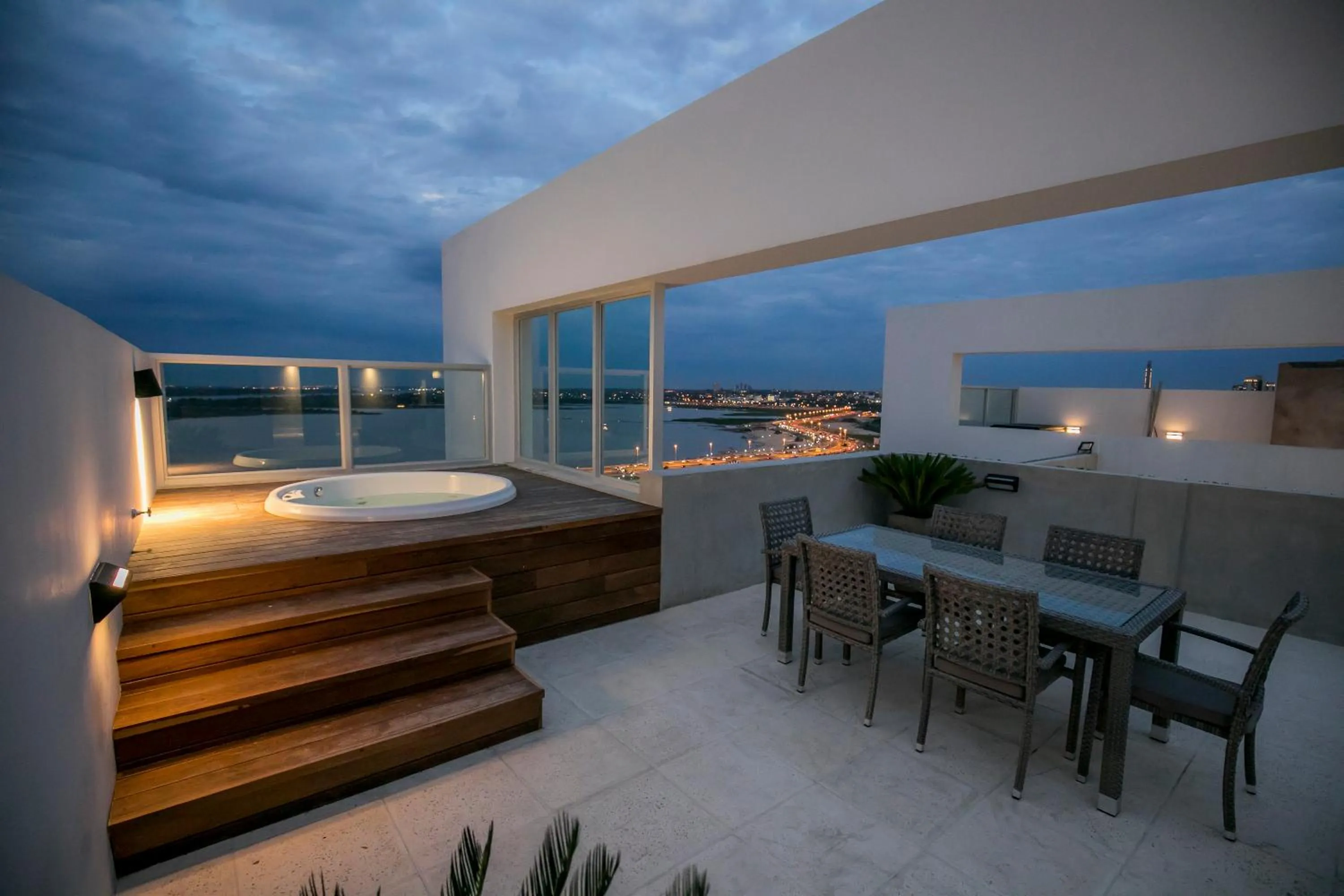 Hot Tub in Asuncion Rent Suites Centro