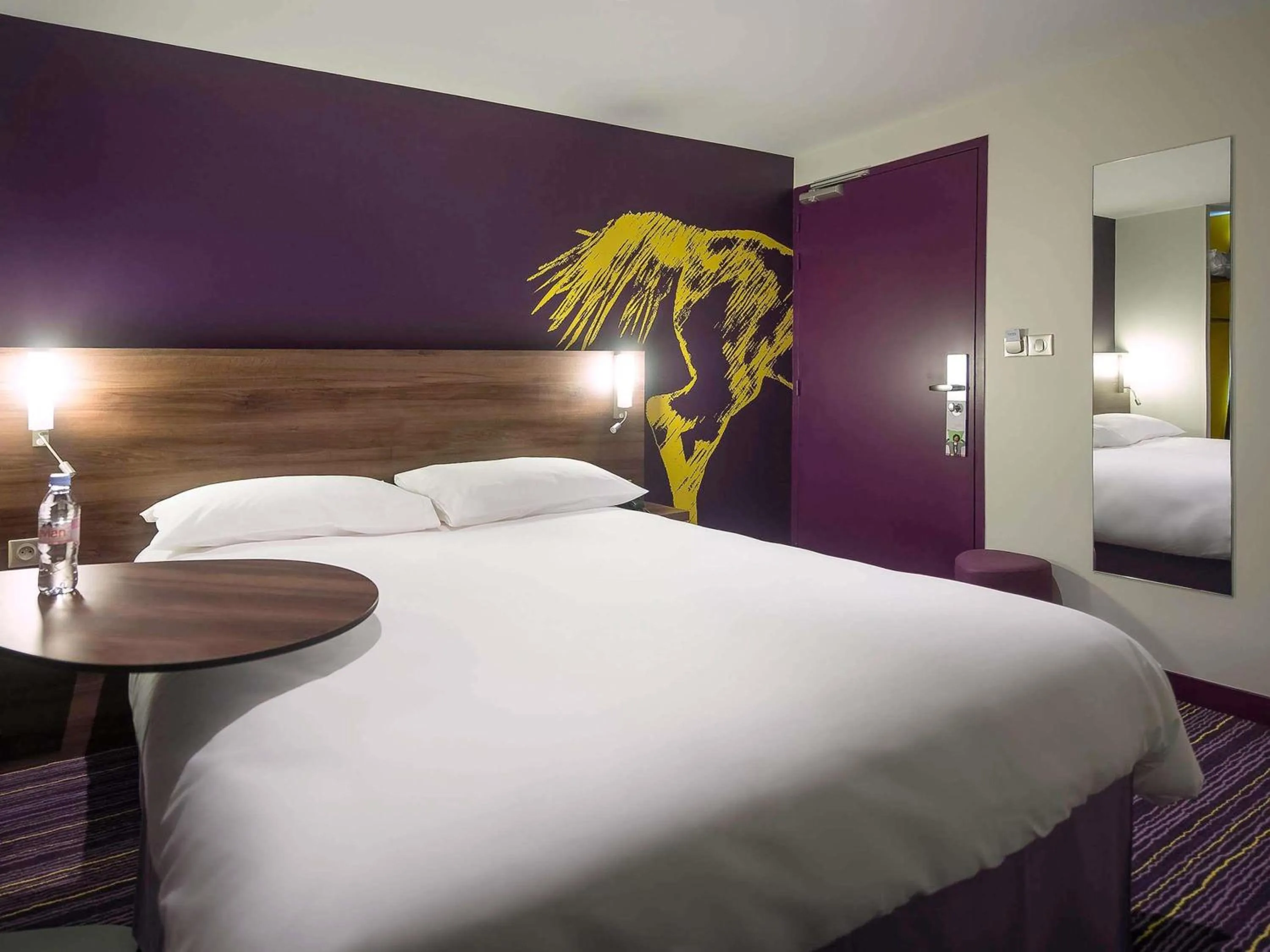 Bedroom, Bed in ibis Styles Saumur Gare Centre