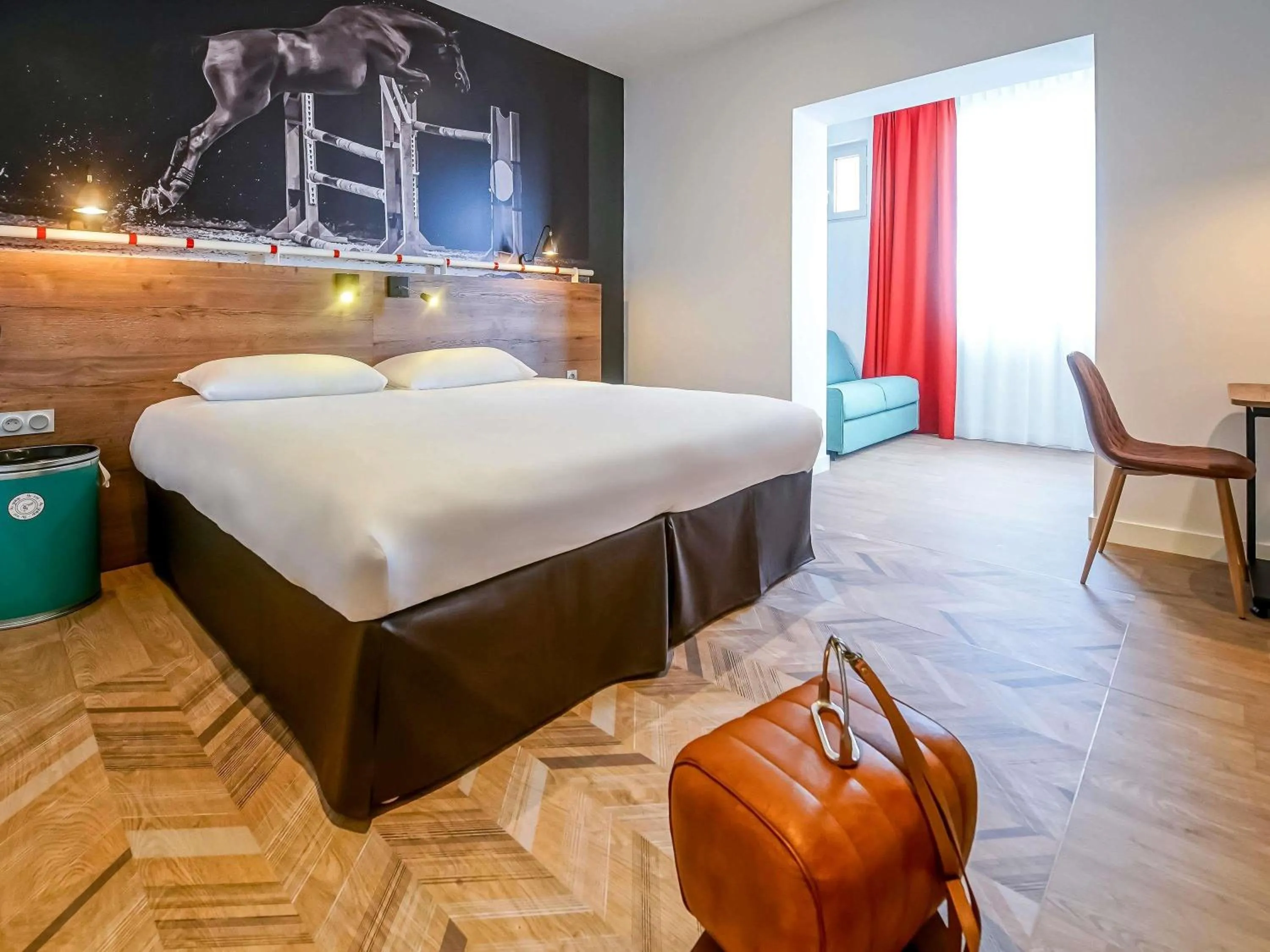 Bedroom, Bed in ibis Styles Saumur Gare Centre
