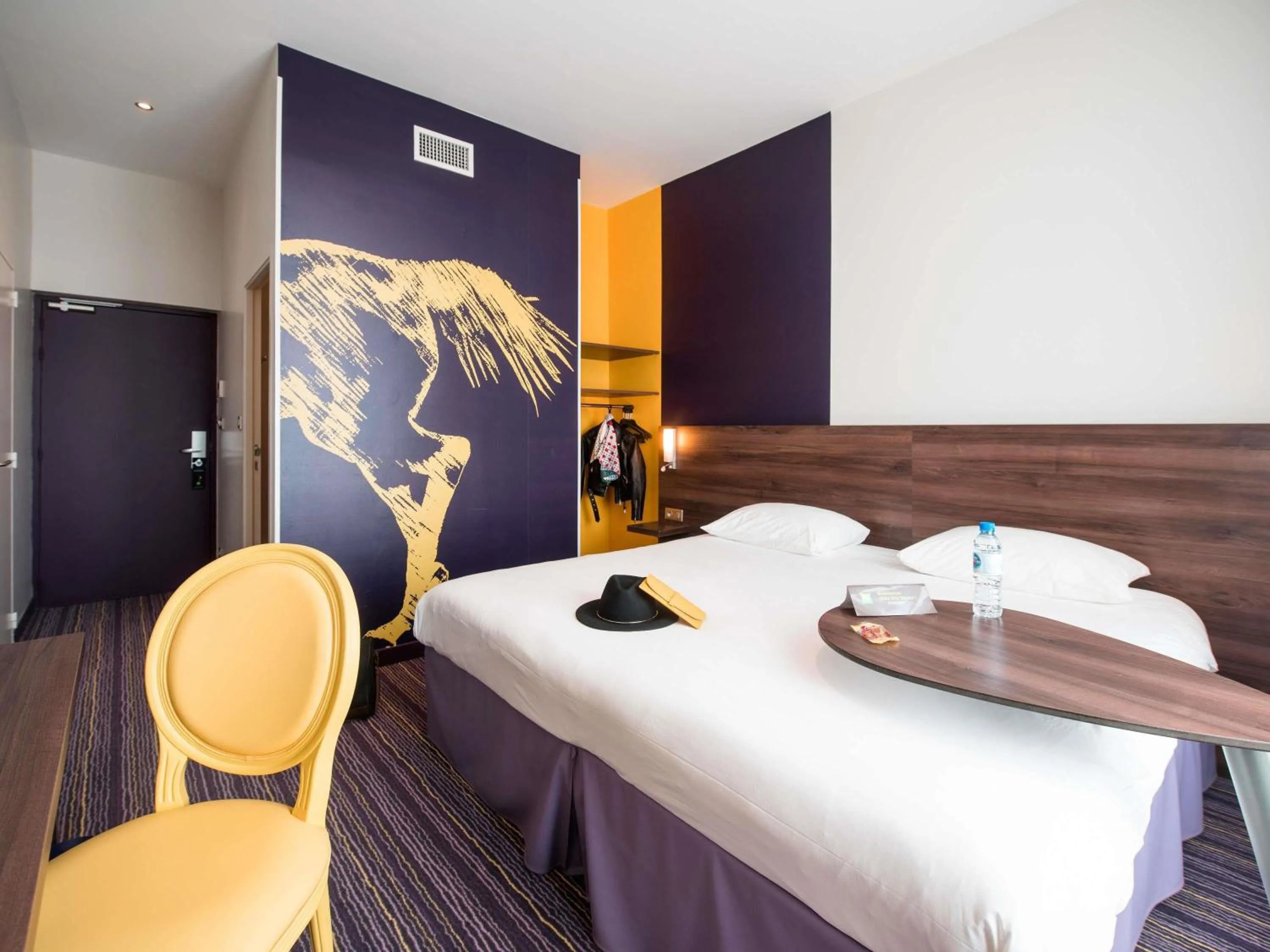 Bedroom, Bed in ibis Styles Saumur Gare Centre