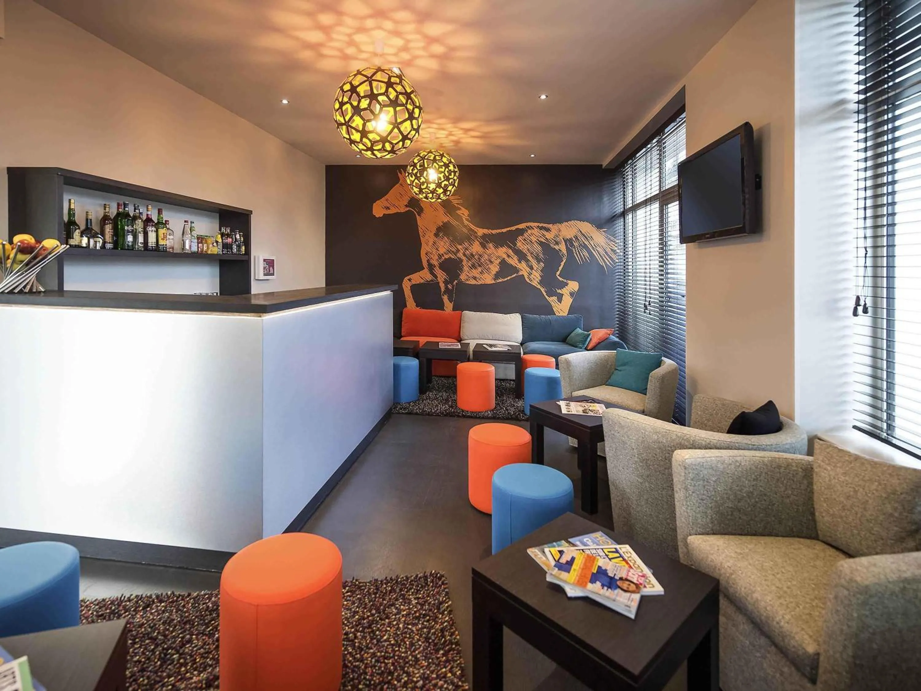 Lounge or bar in ibis Styles Saumur Gare Centre