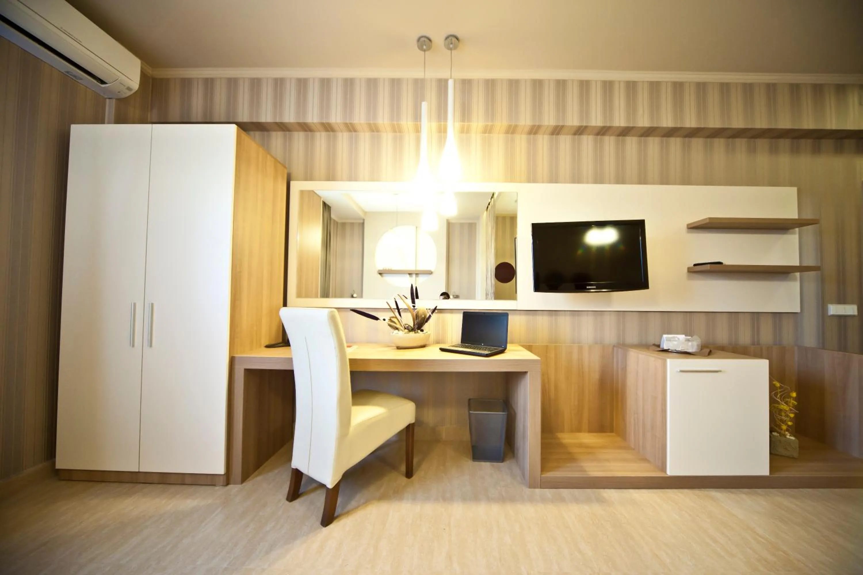 TV and multimedia, Bed in Hotel Confort