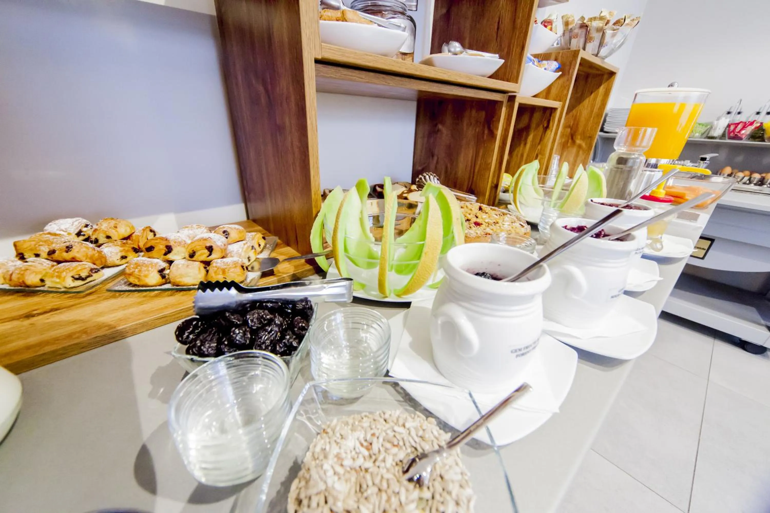 Restaurant/places to eat in Hotel Confort