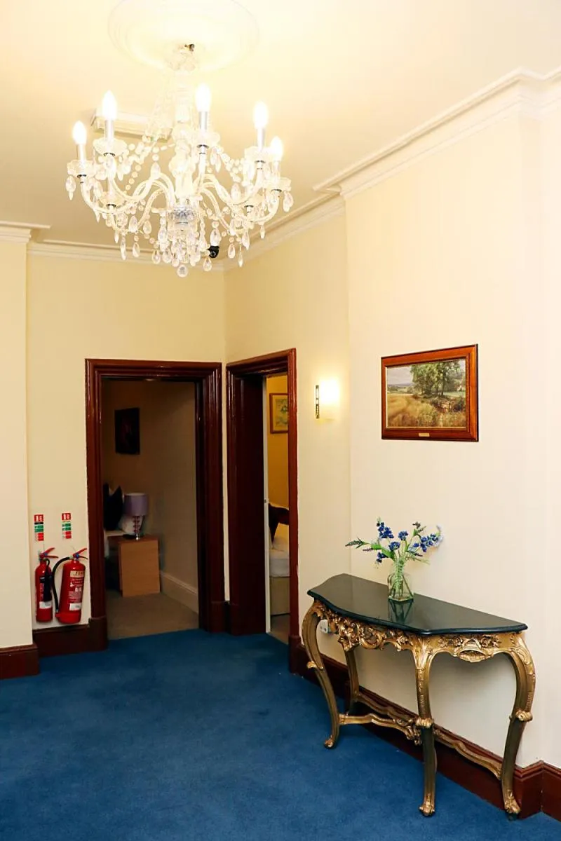 Seating Area in Gatwick Inn Hotel - For A Peaceful Overnight Stay