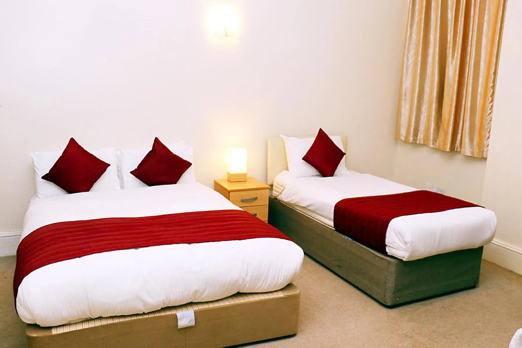 Bed in Gatwick Inn Hotel - For A Peaceful Overnight Stay