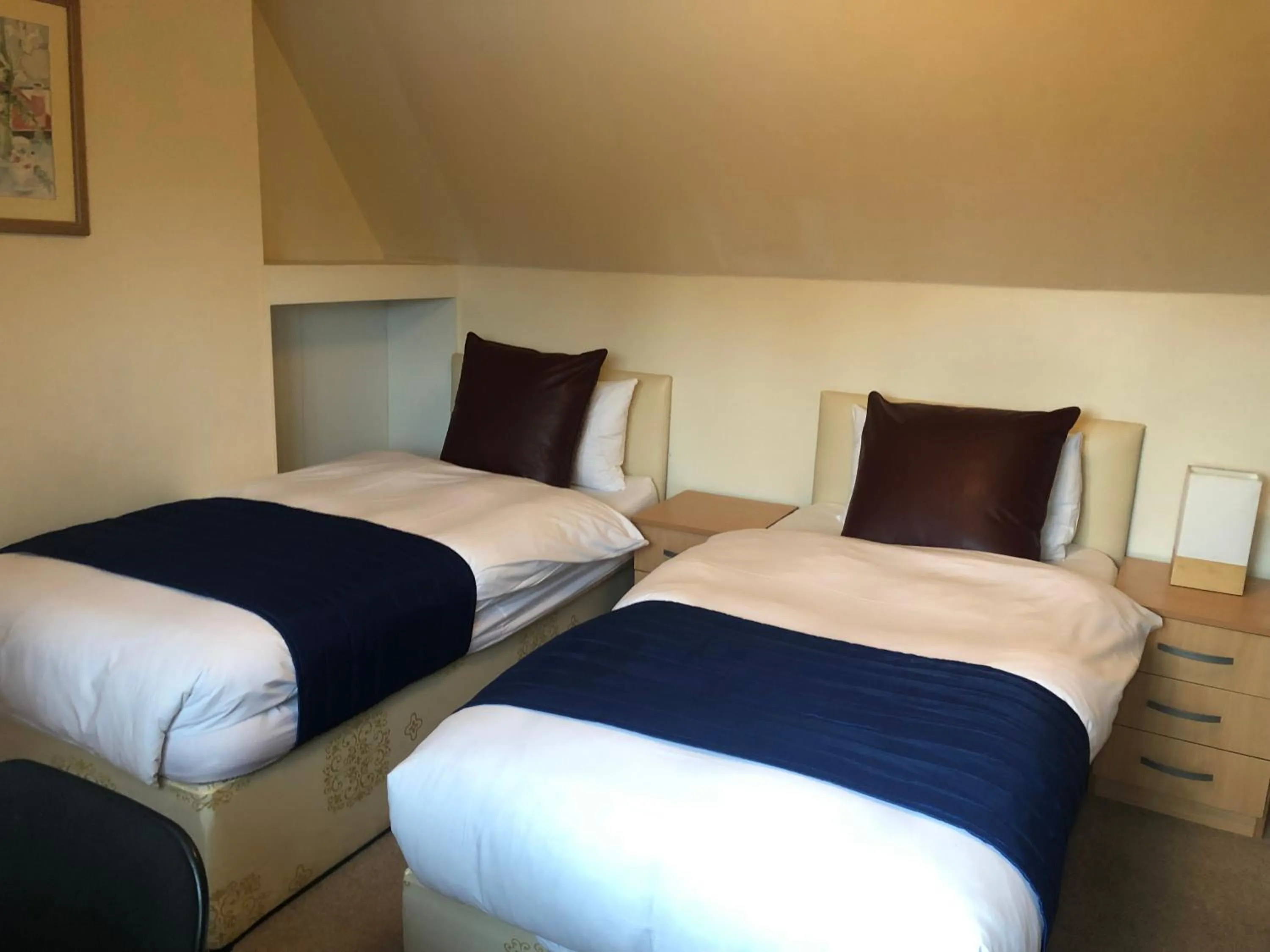 Bed in Gatwick Inn Hotel - For A Peaceful Overnight Stay