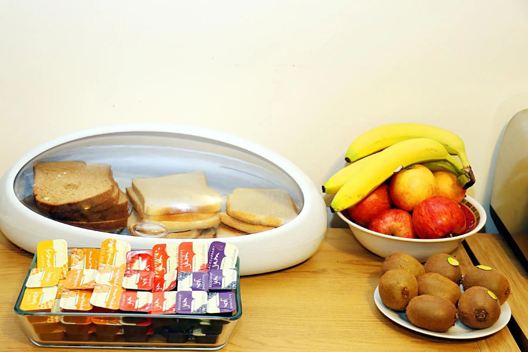 Continental breakfast, Food in Gatwick Inn Hotel - For A Peaceful Overnight Stay