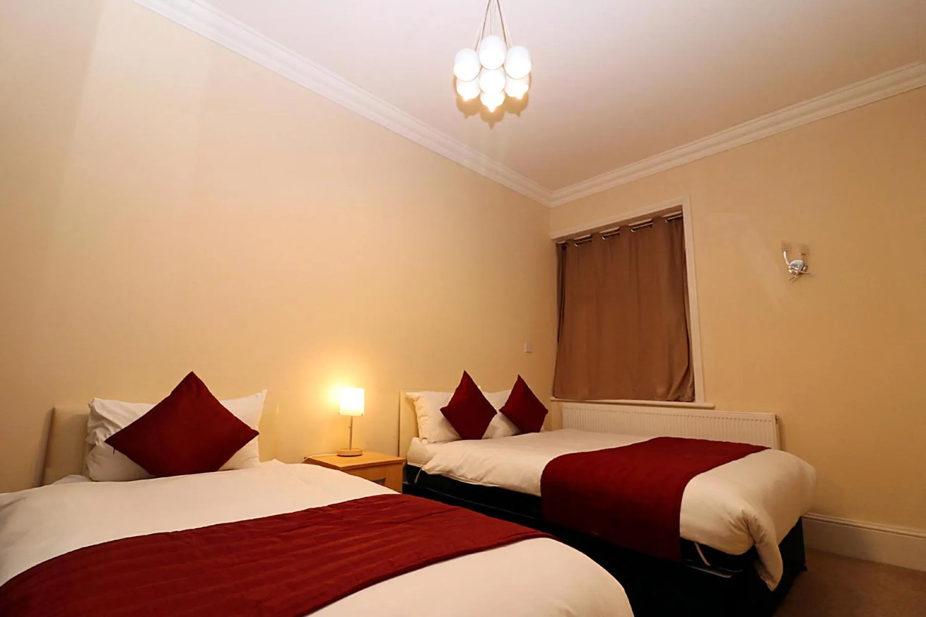 Bed in Gatwick Inn Hotel - For A Peaceful Overnight Stay