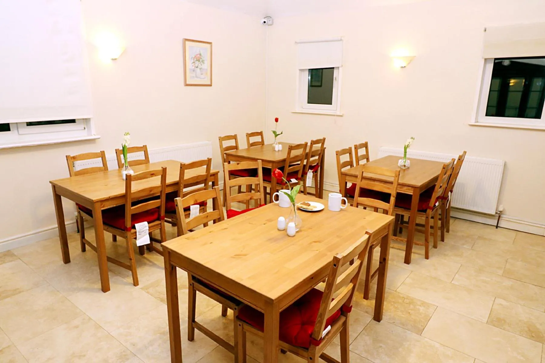 Area and facilities, Restaurant/Places to Eat in Gatwick Inn Hotel - For A Peaceful Overnight Stay