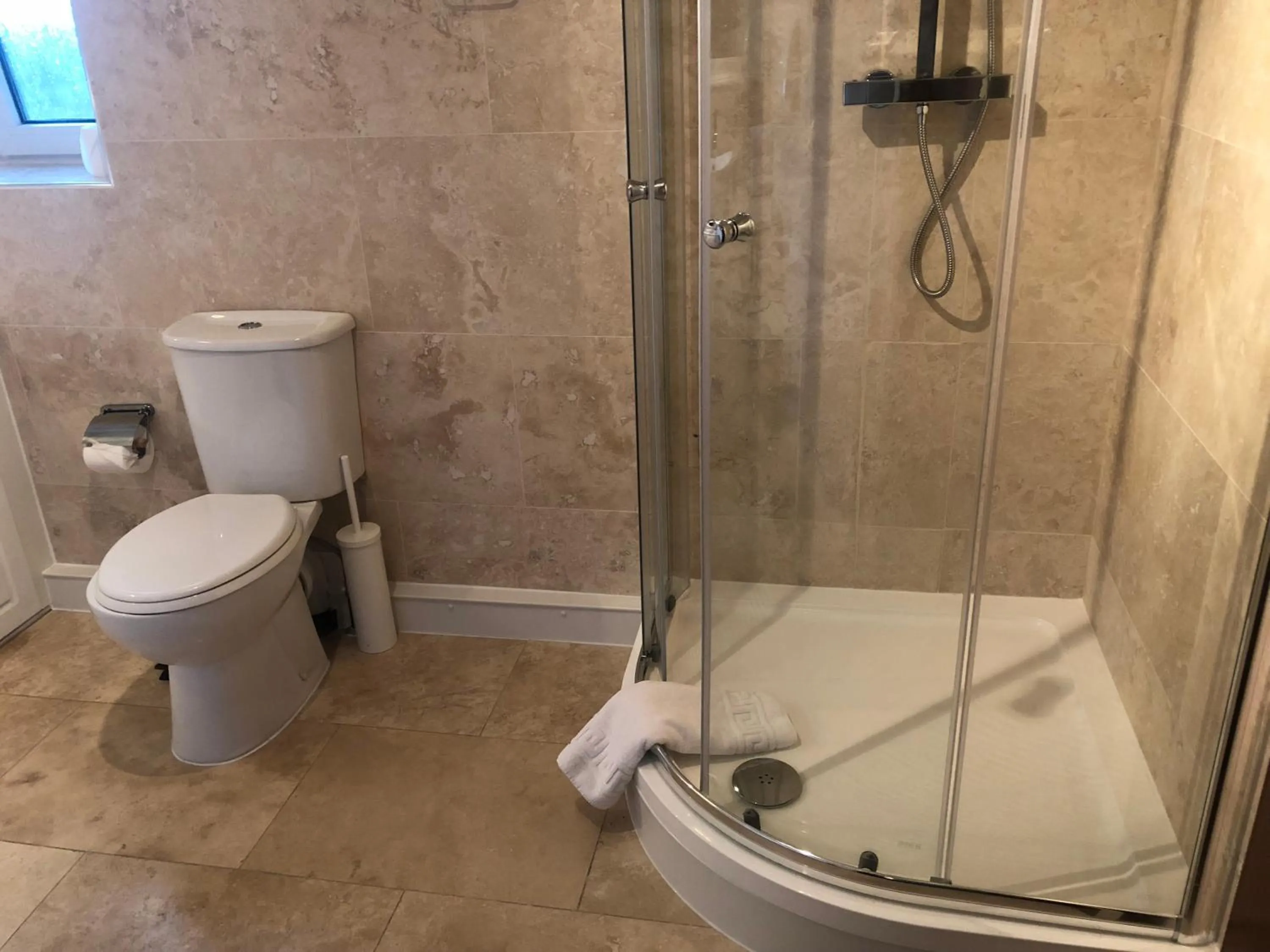 Bathroom in Gatwick Inn Hotel - For A Peaceful Overnight Stay