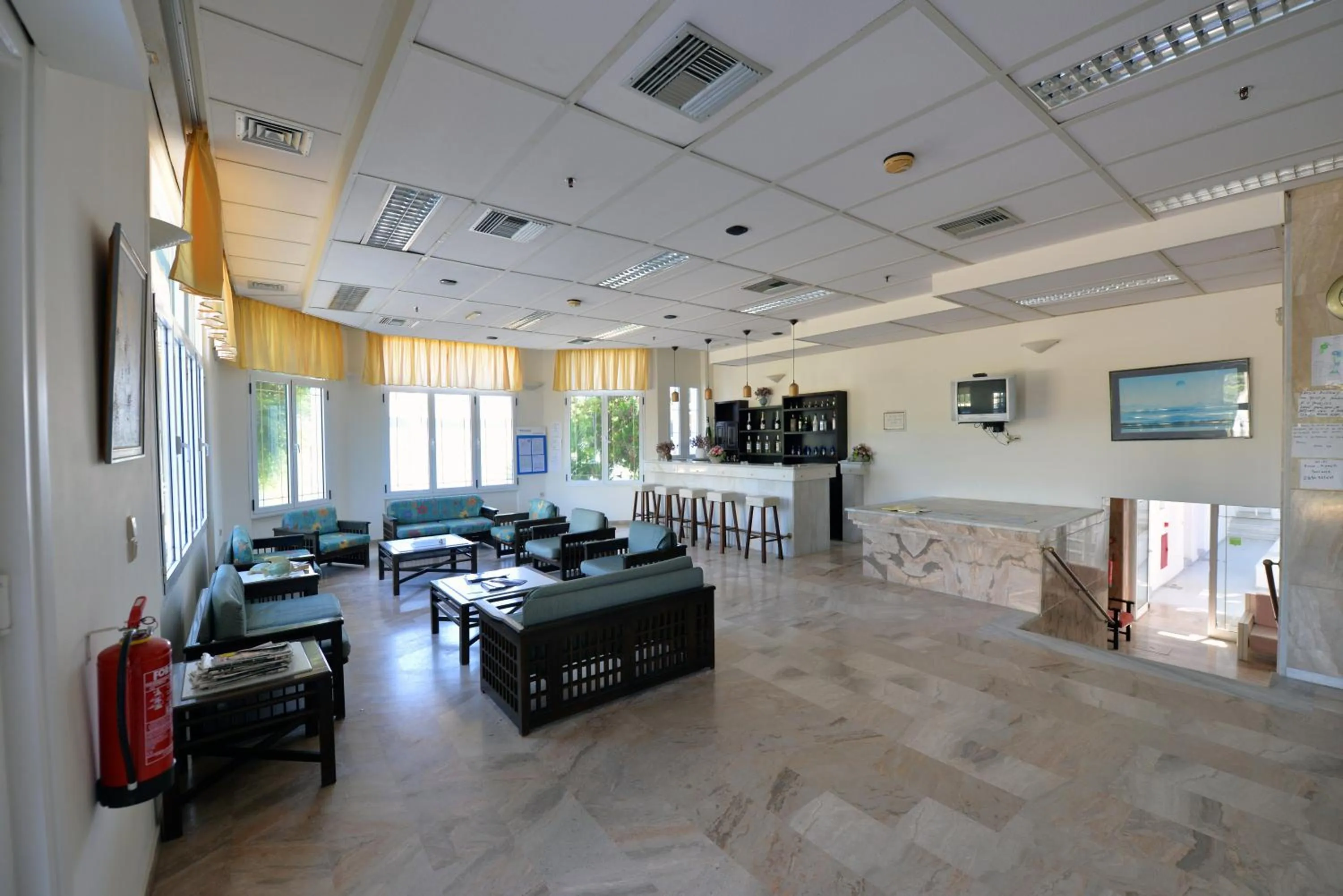 Communal lounge/ TV room in Hotel Anna Apartments