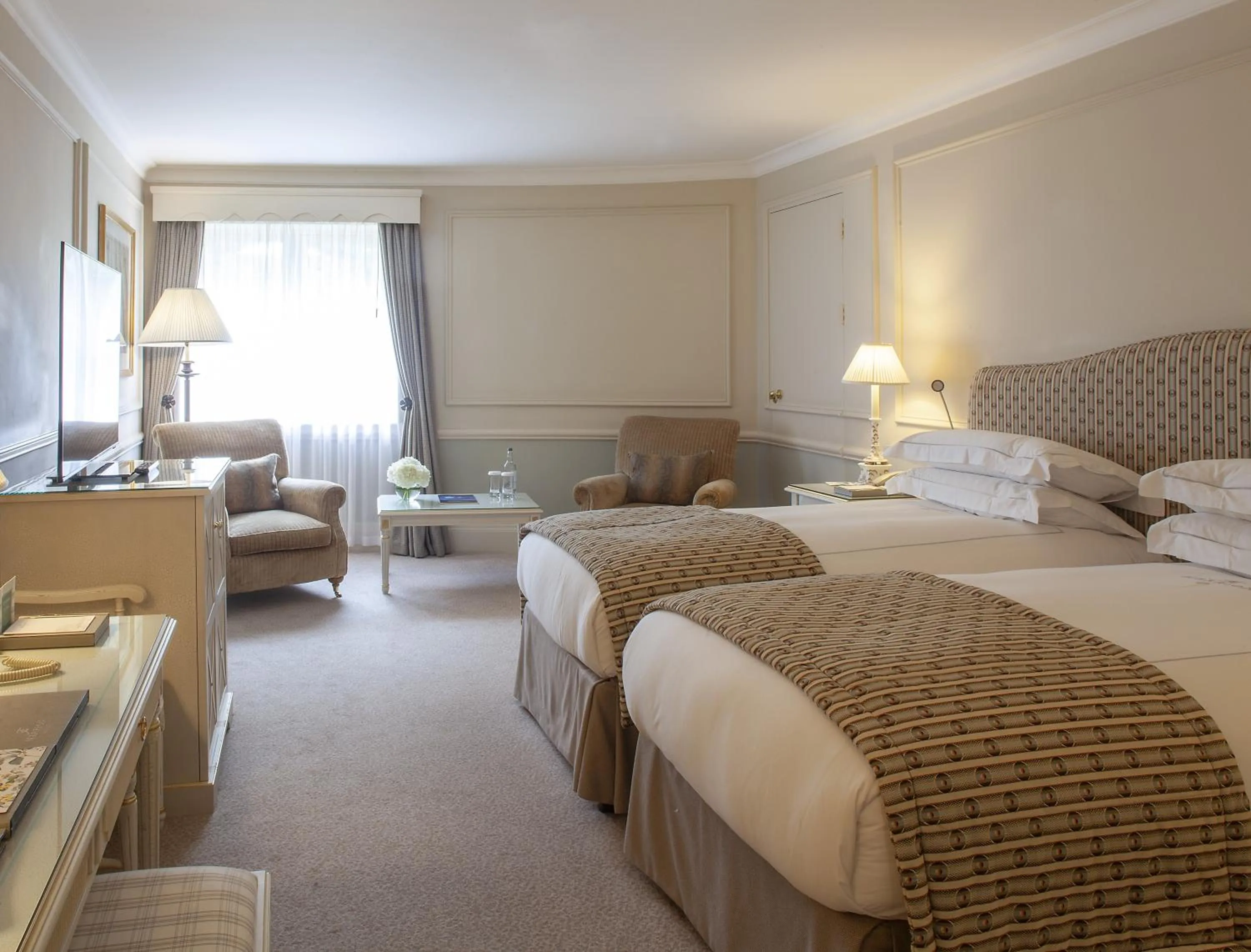 Garden view, Bed in The Merrion Hotel