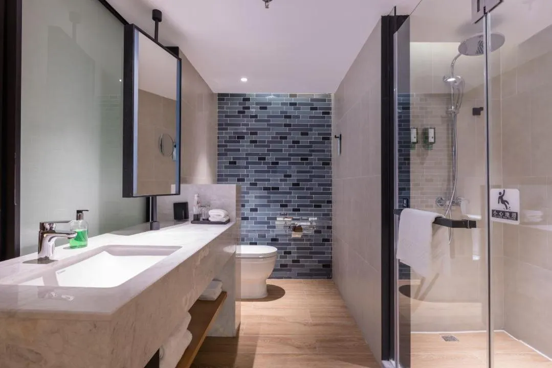 Shower in Fairfield by Marriott Guangzhou Tianhe Park