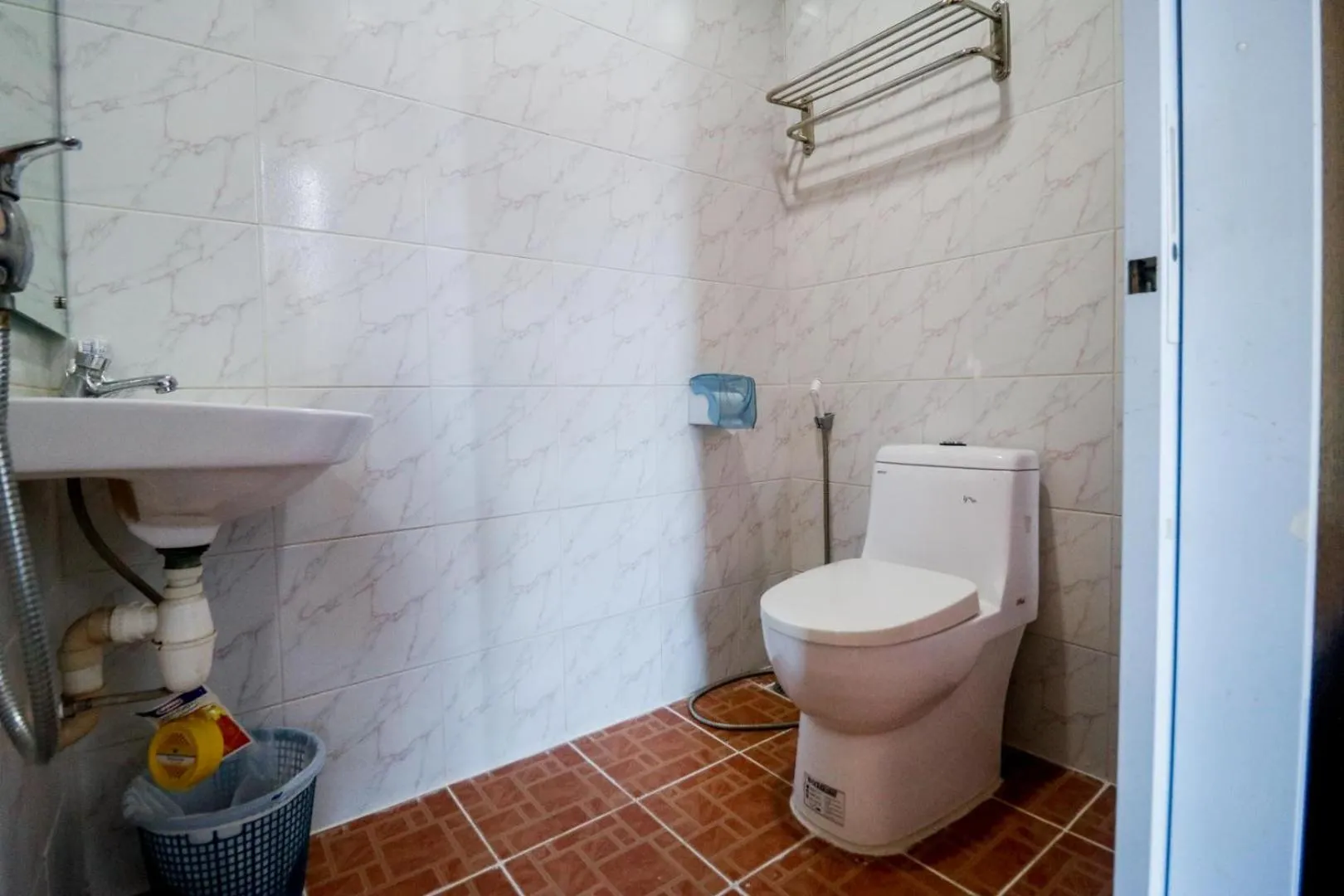 Bathroom in RedDoorz Plus near DC Mall Batam