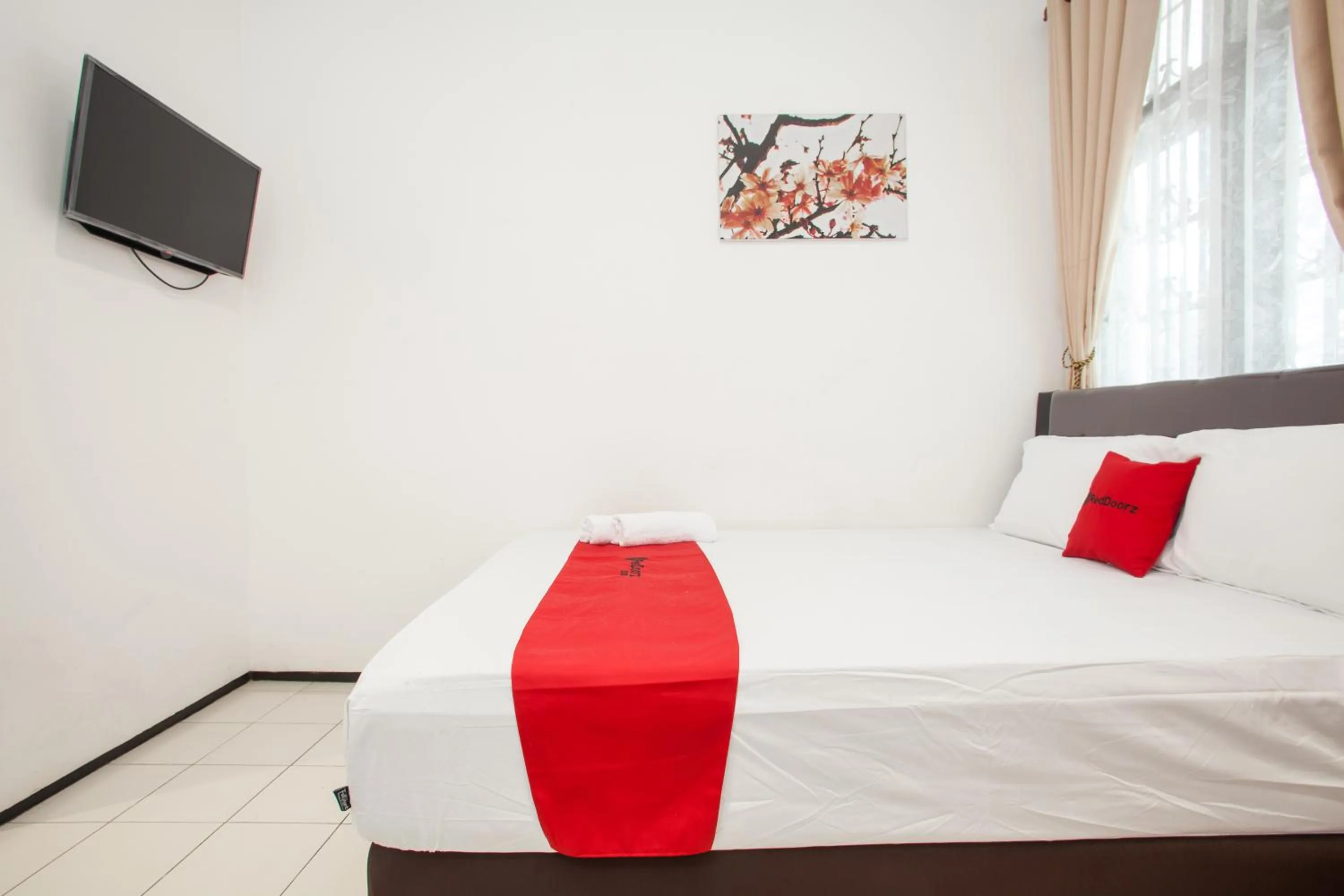 Bedroom, Bed in RedDoorz near Sanan Malang