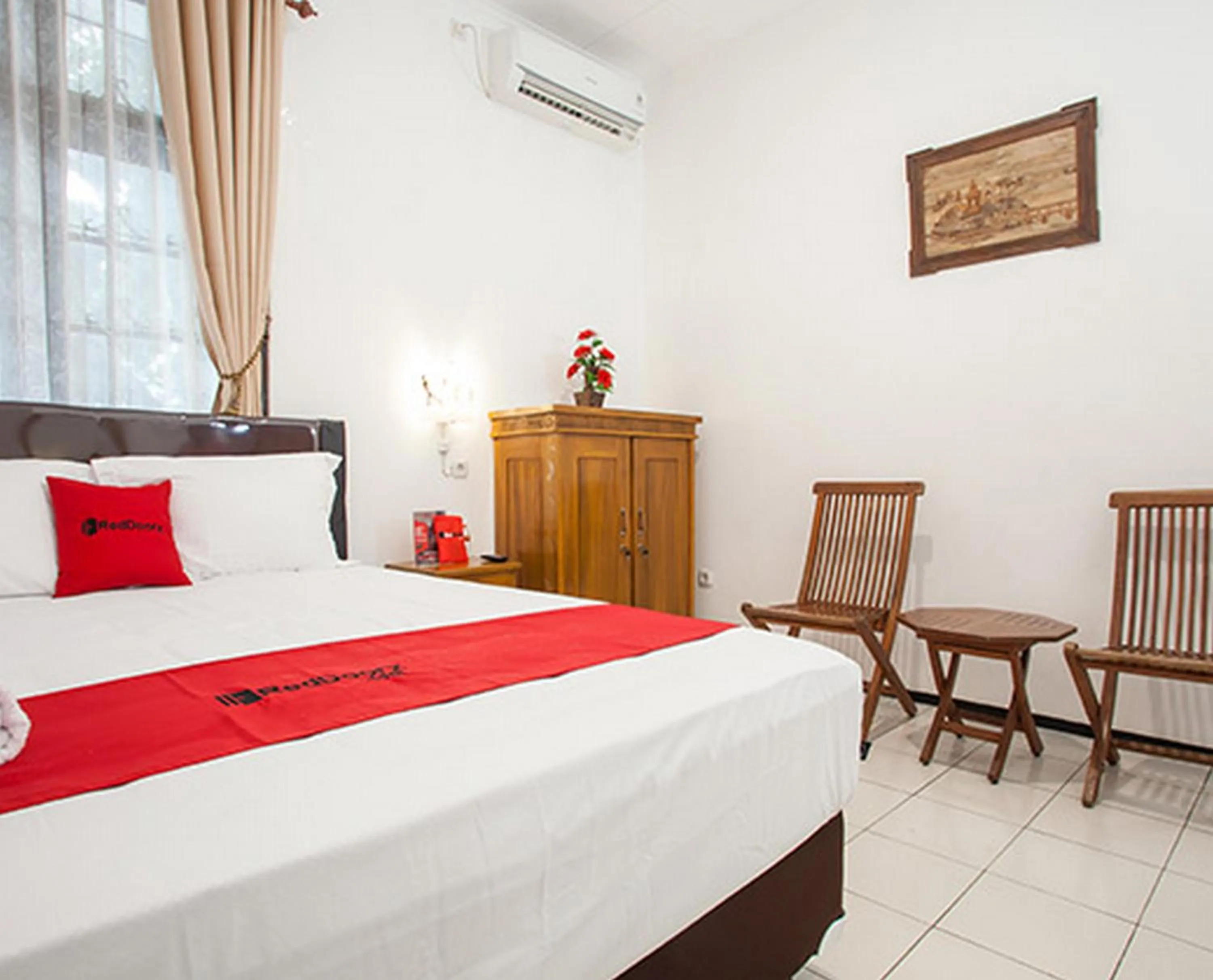 Bedroom, Bed in RedDoorz near Sanan Malang