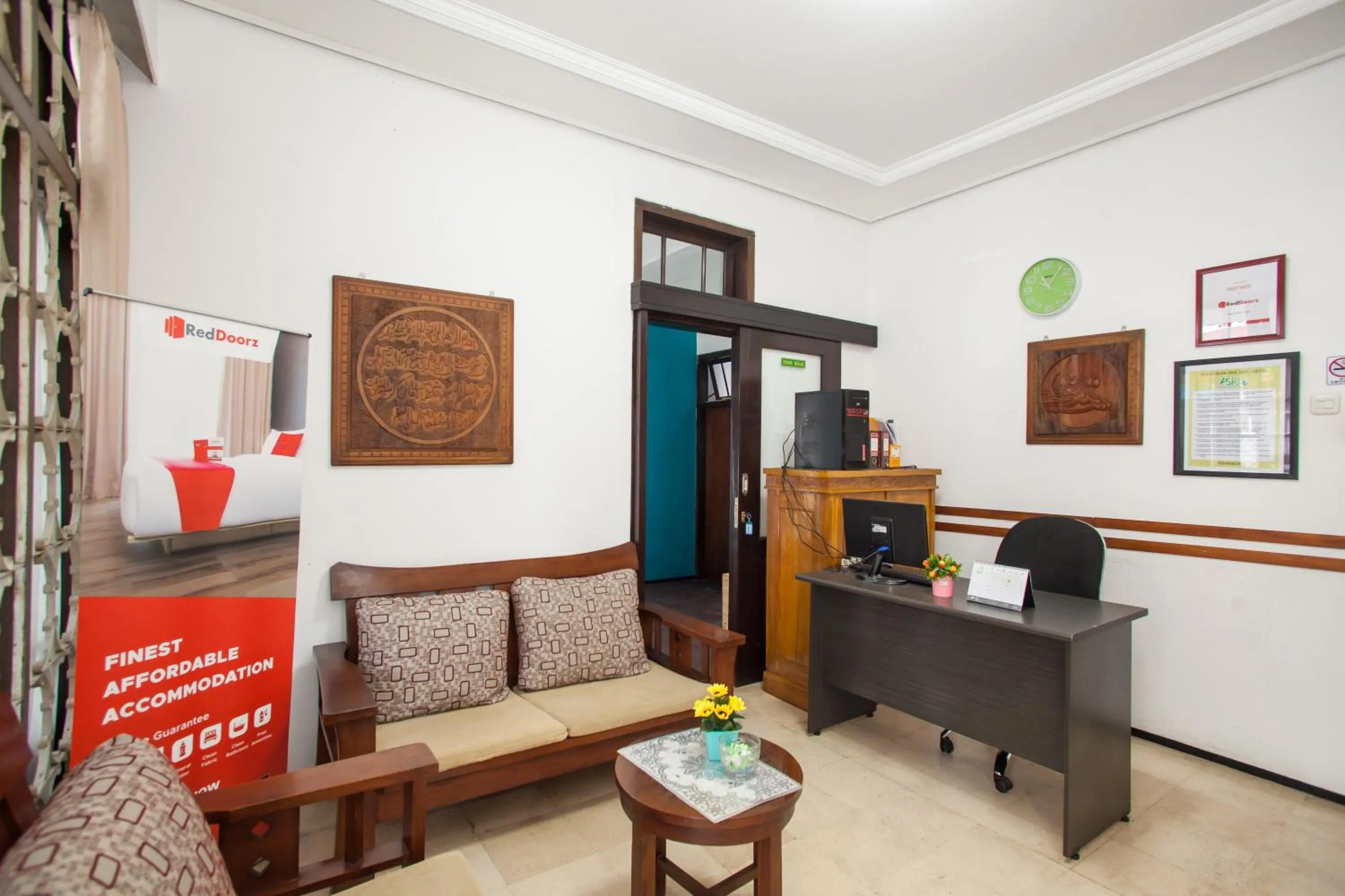 Lobby or reception in RedDoorz near Sanan Malang