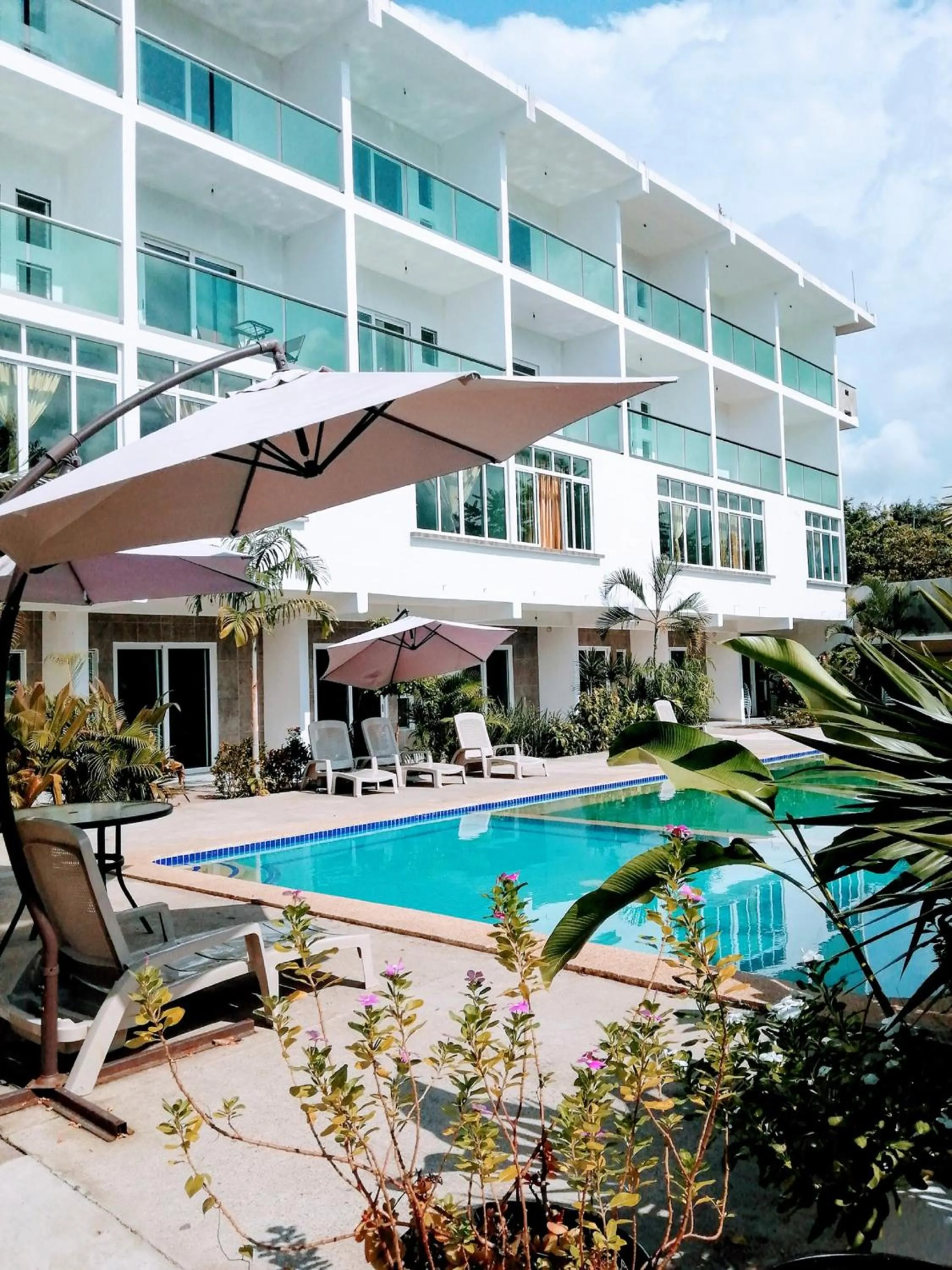 Swimming pool in Hotel Rega Suites Guayabitos - Family & Kitchen