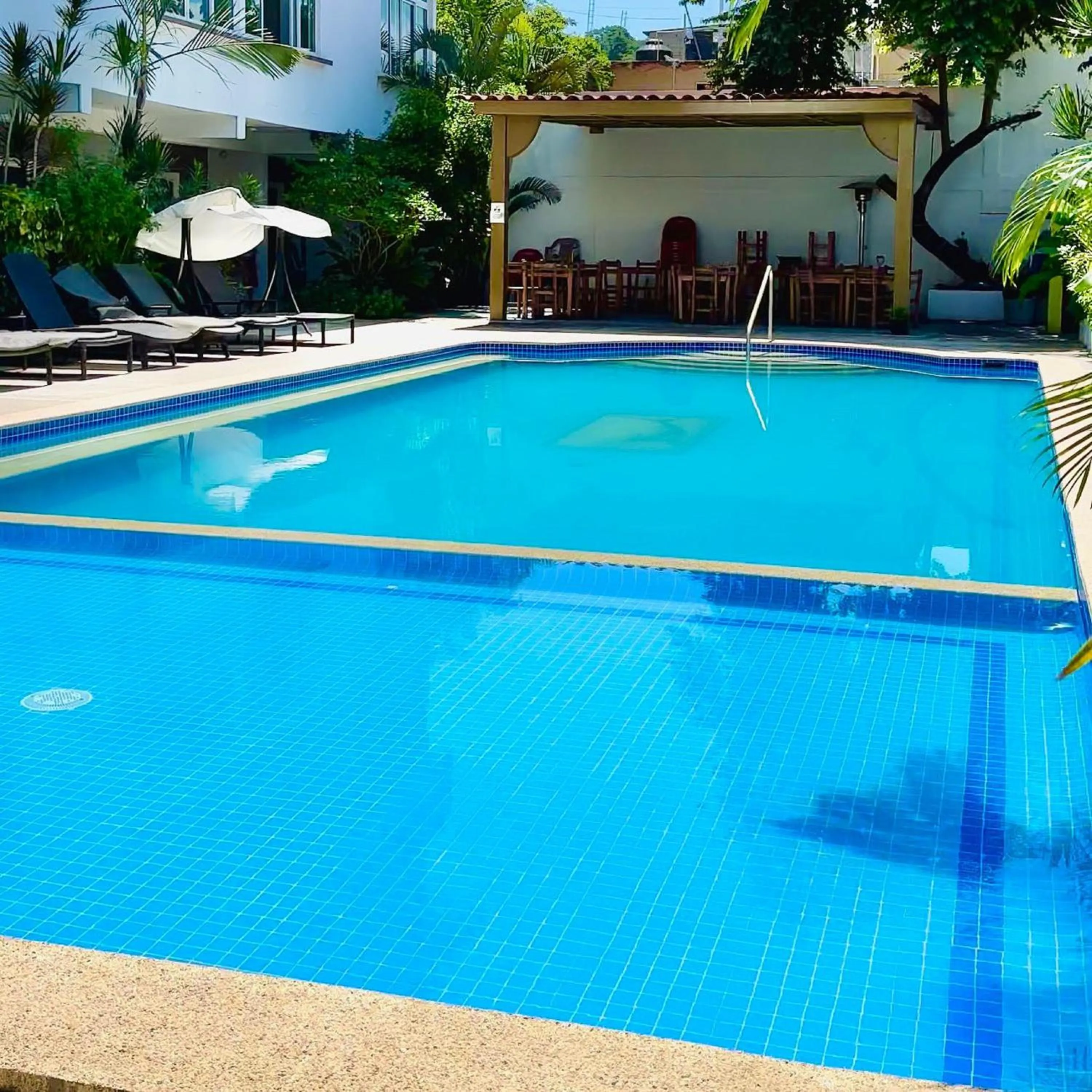 Swimming pool in Hotel Rega Suites Guayabitos - Family & Kitchen