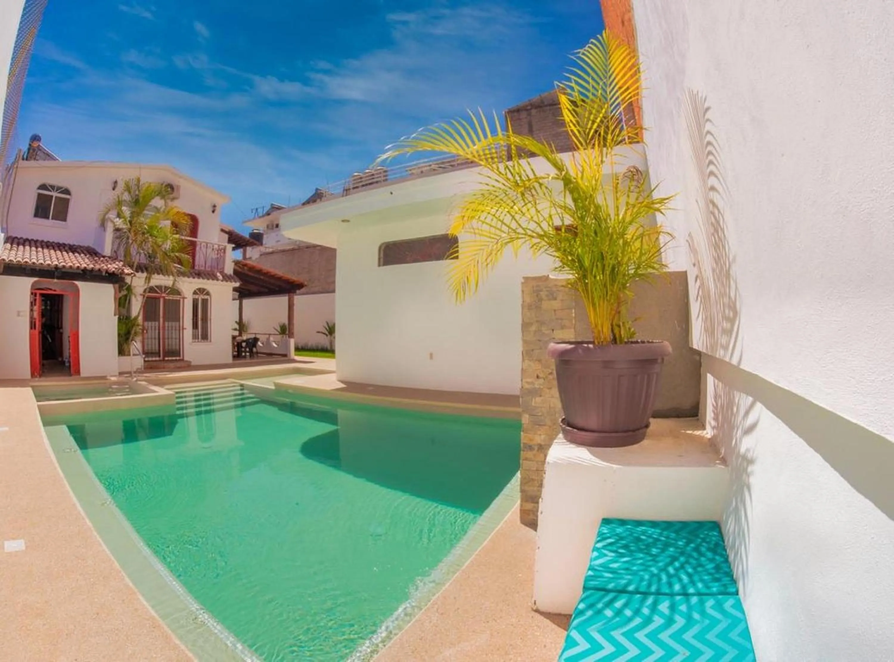 Swimming pool in Hotel Rega Suites Guayabitos - Family & Kitchen