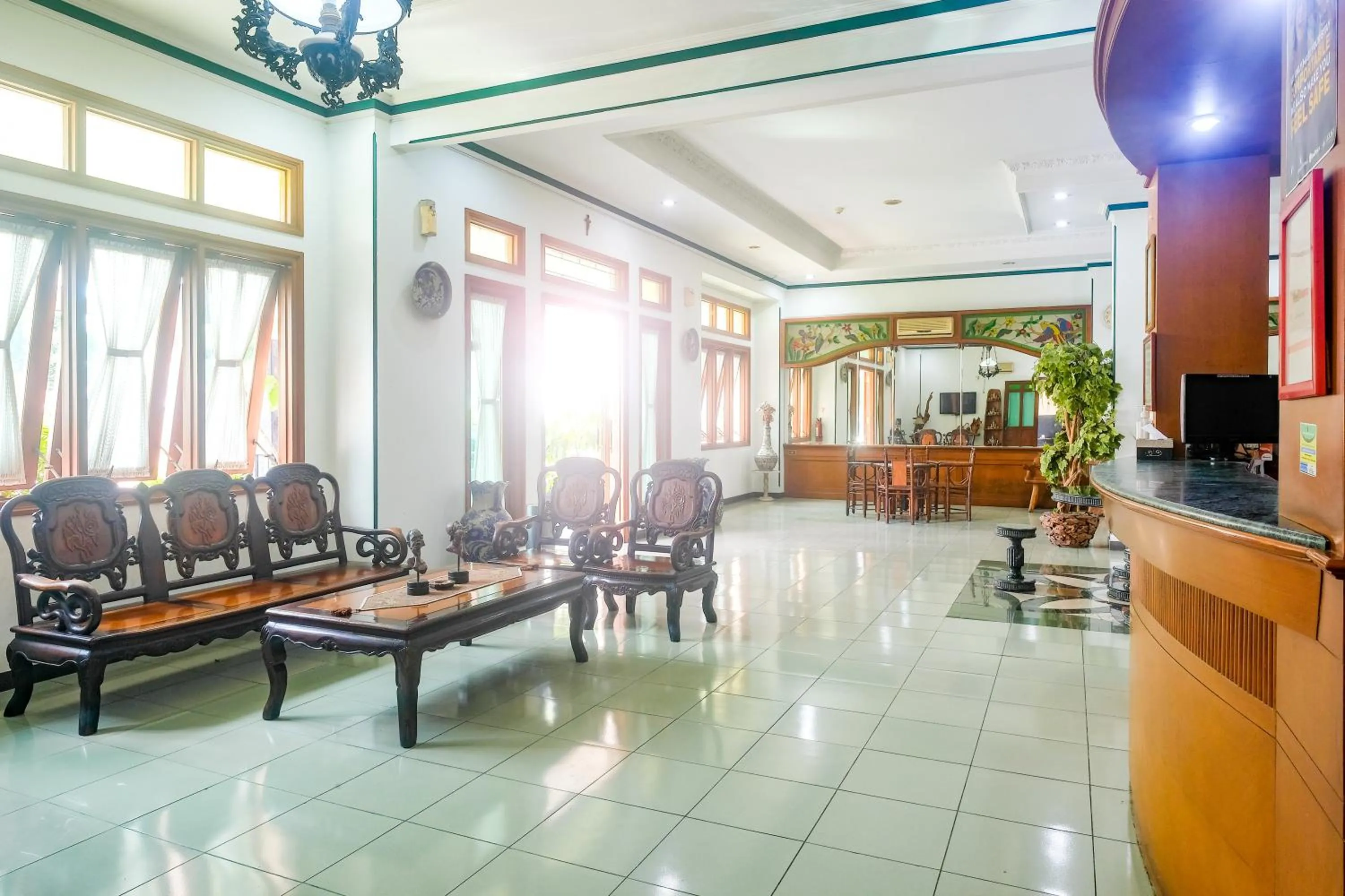 Lobby or reception in RedDoorz near XT Square Yogyakarta