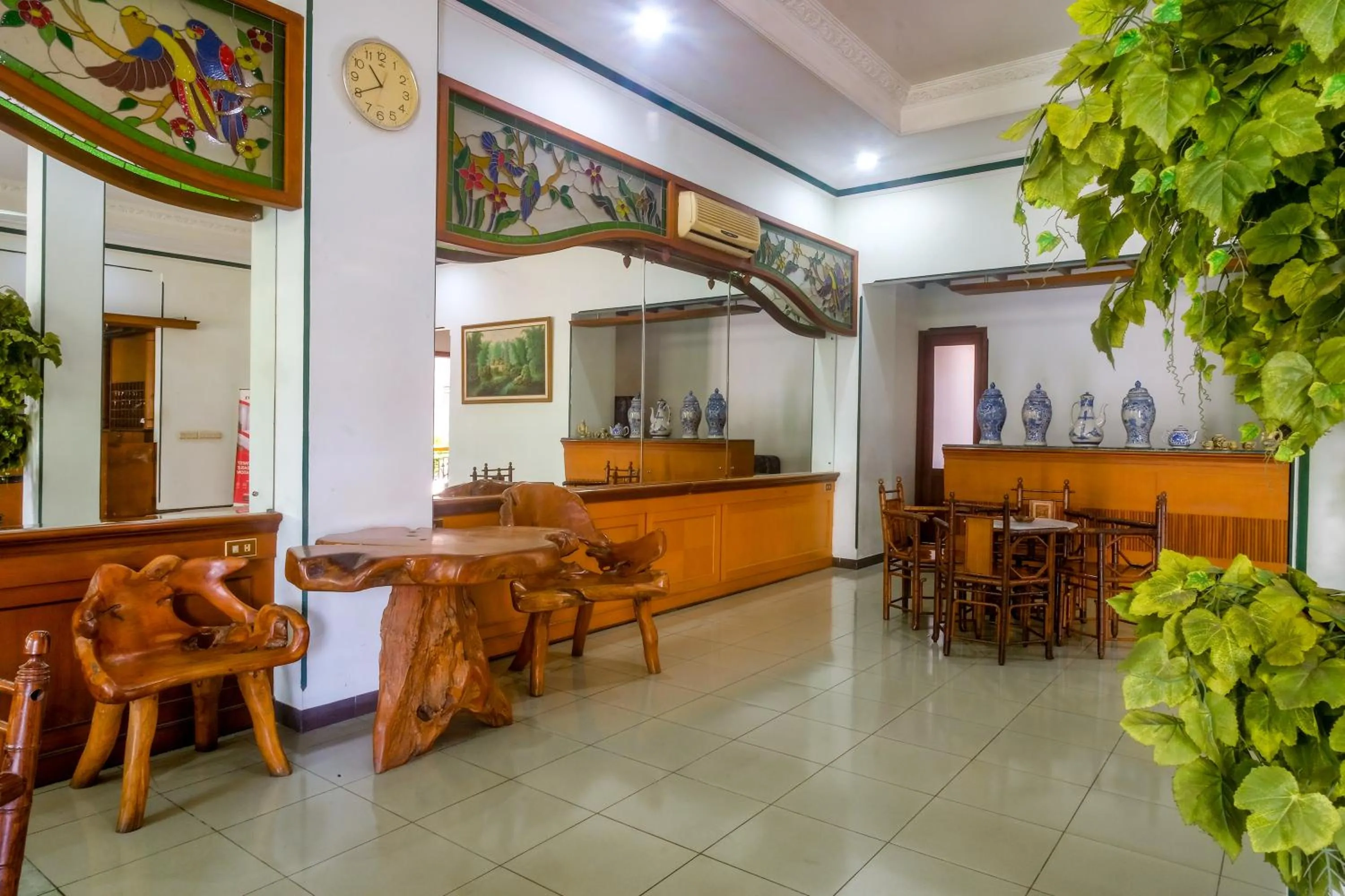 Lobby or reception in RedDoorz near XT Square Yogyakarta