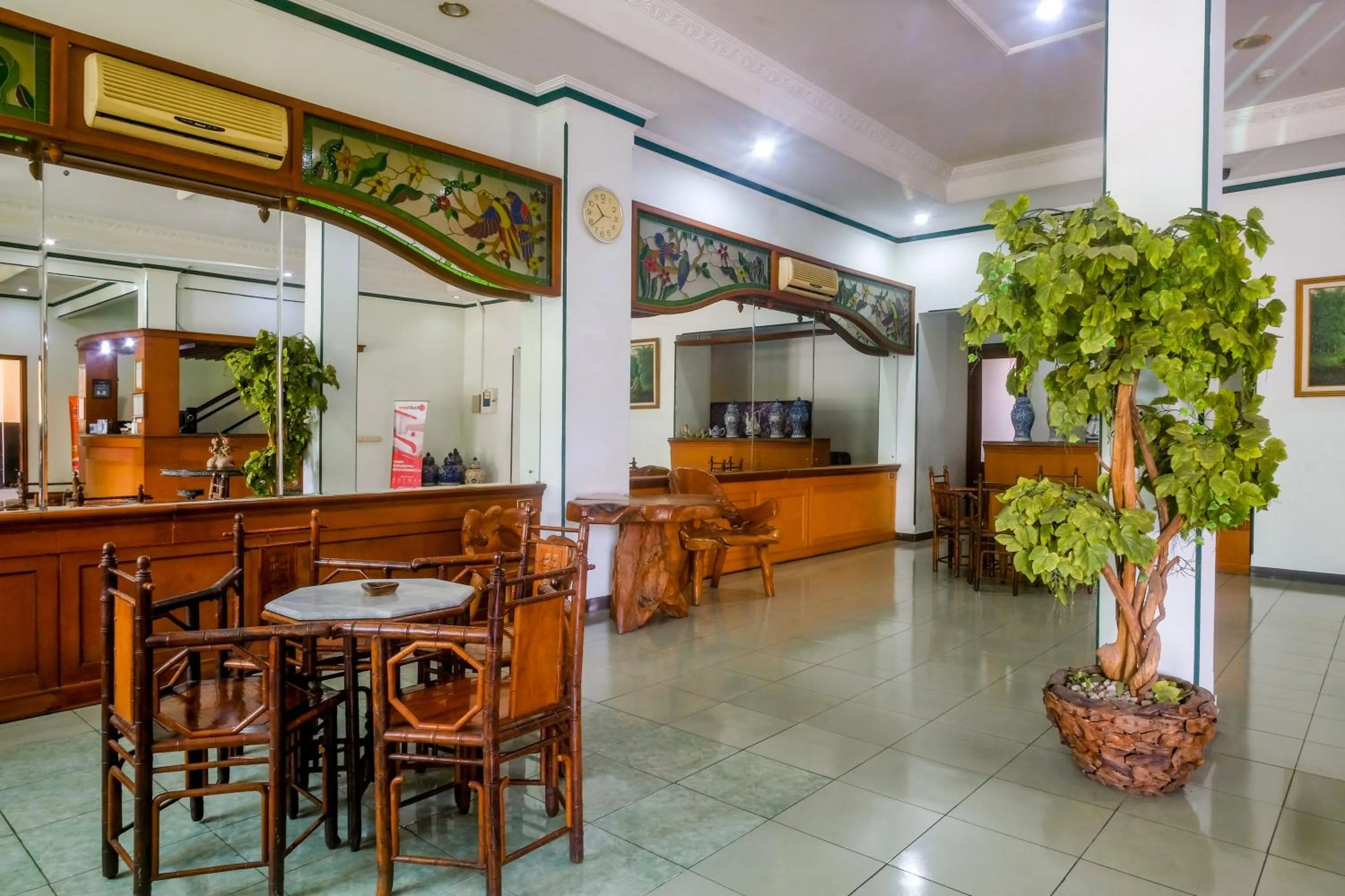 Lobby or reception in RedDoorz near XT Square Yogyakarta