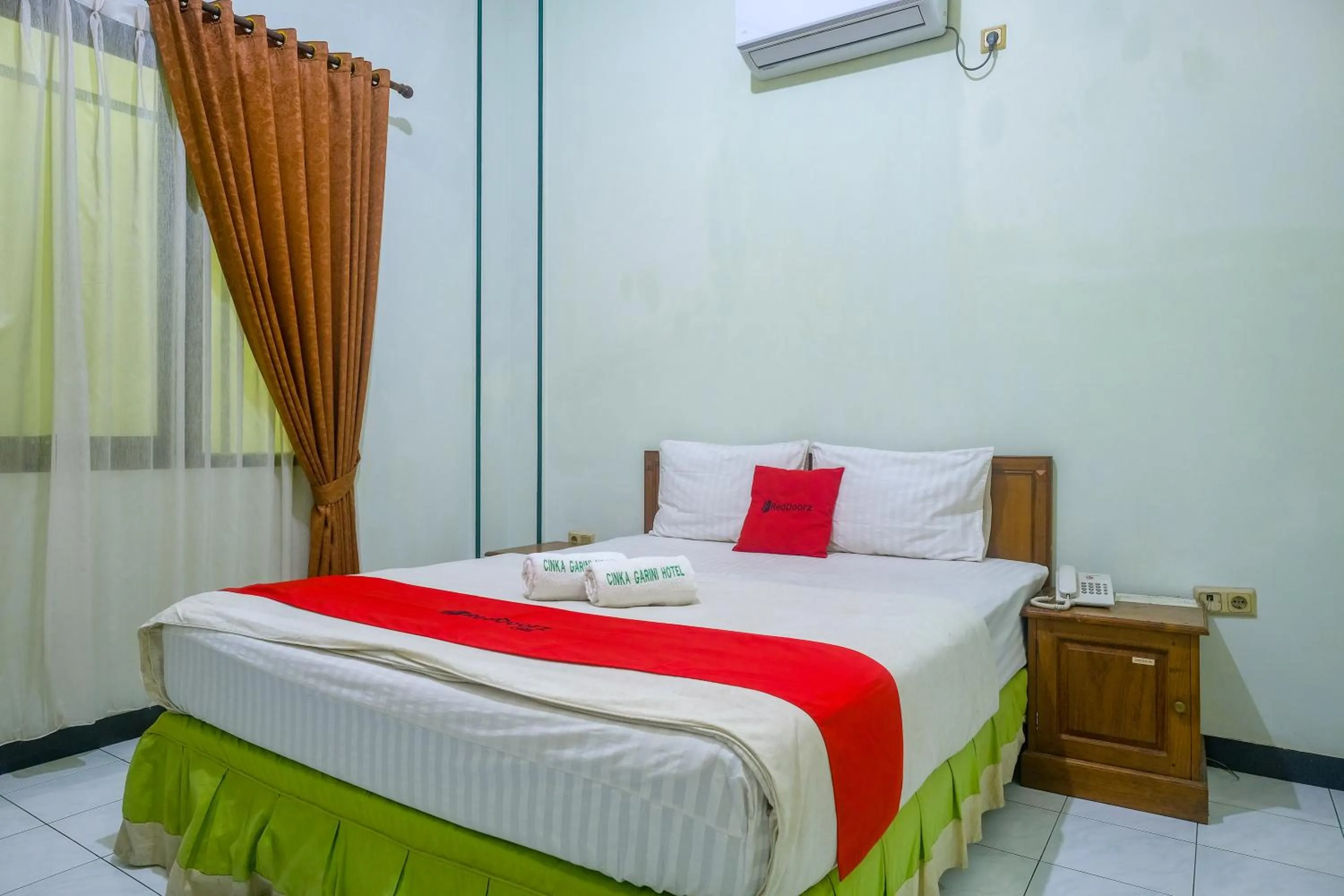 Bedroom, Bed in RedDoorz near XT Square Yogyakarta