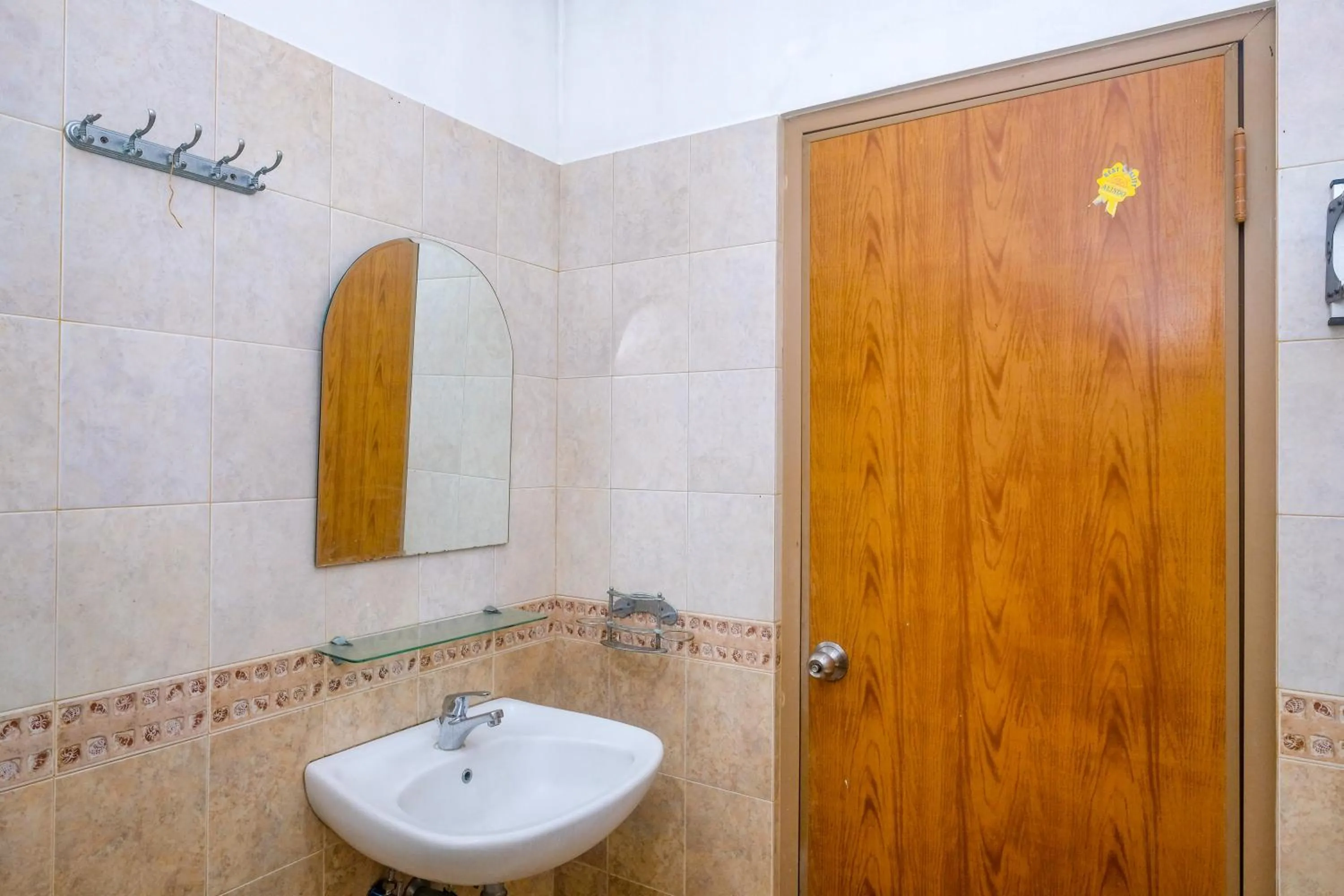 Bathroom in RedDoorz near XT Square Yogyakarta