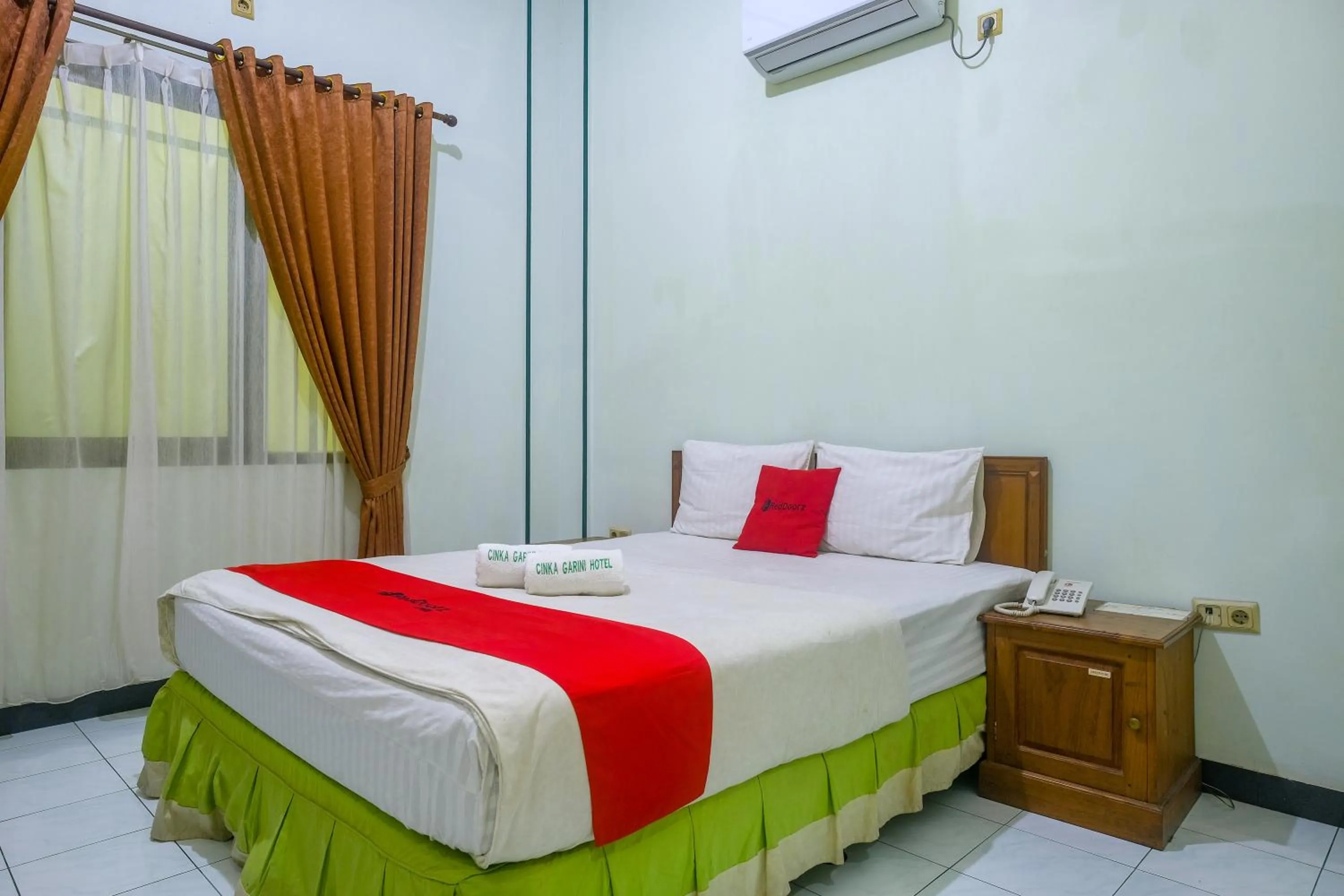 Bedroom, Bed in RedDoorz near XT Square Yogyakarta