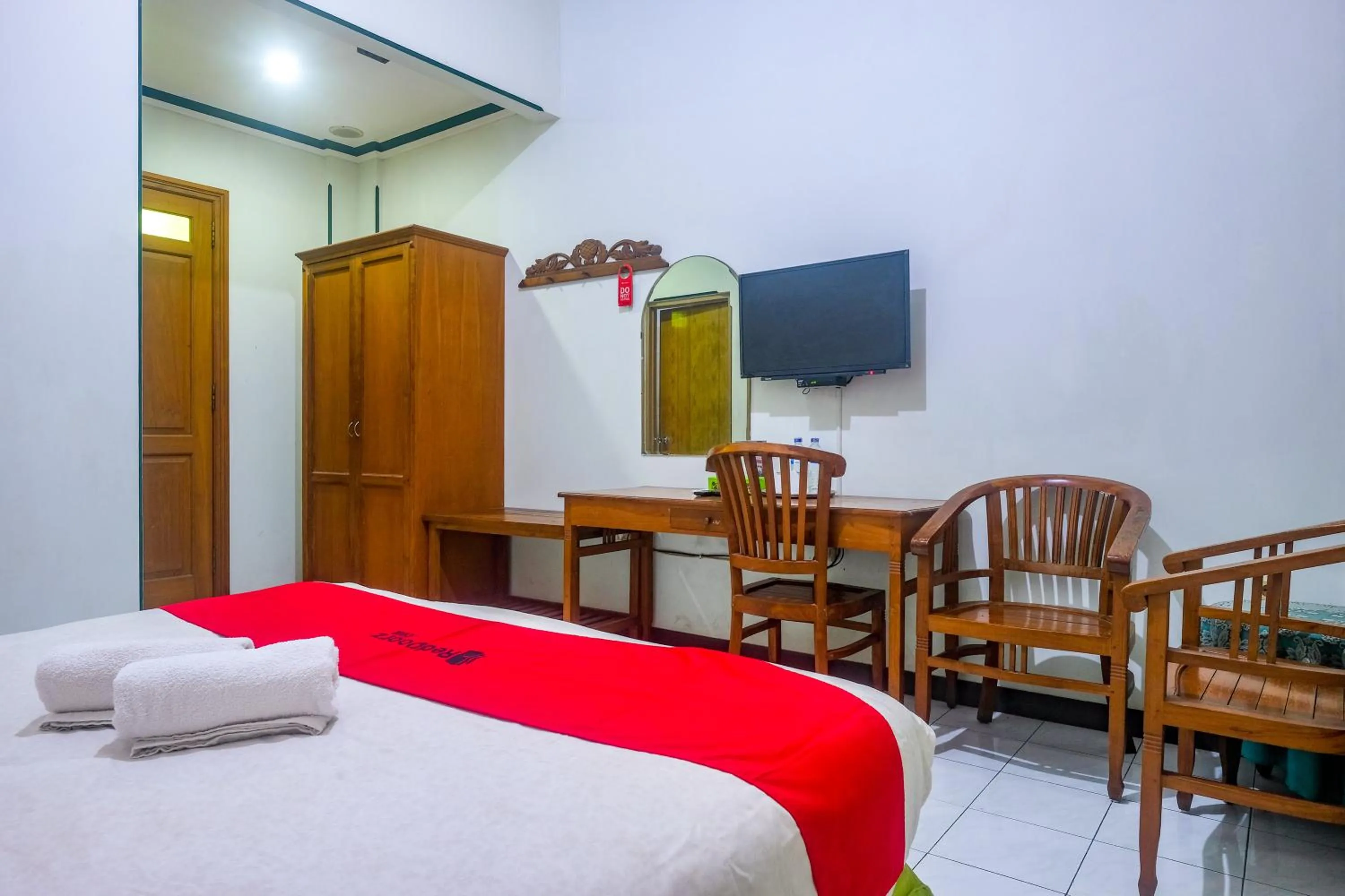 Bedroom, Bed in RedDoorz near XT Square Yogyakarta