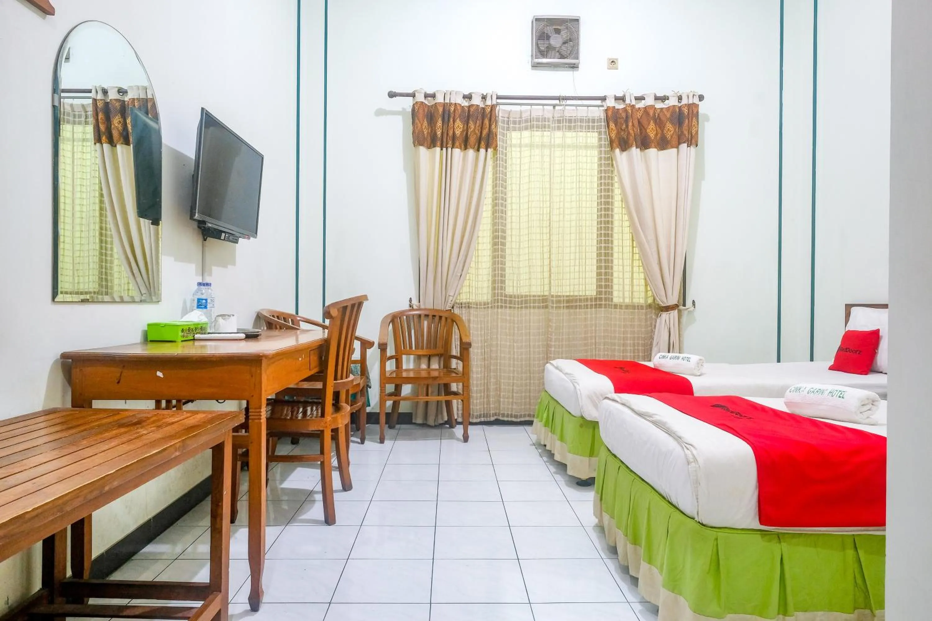 Bedroom, Bed in RedDoorz near XT Square Yogyakarta