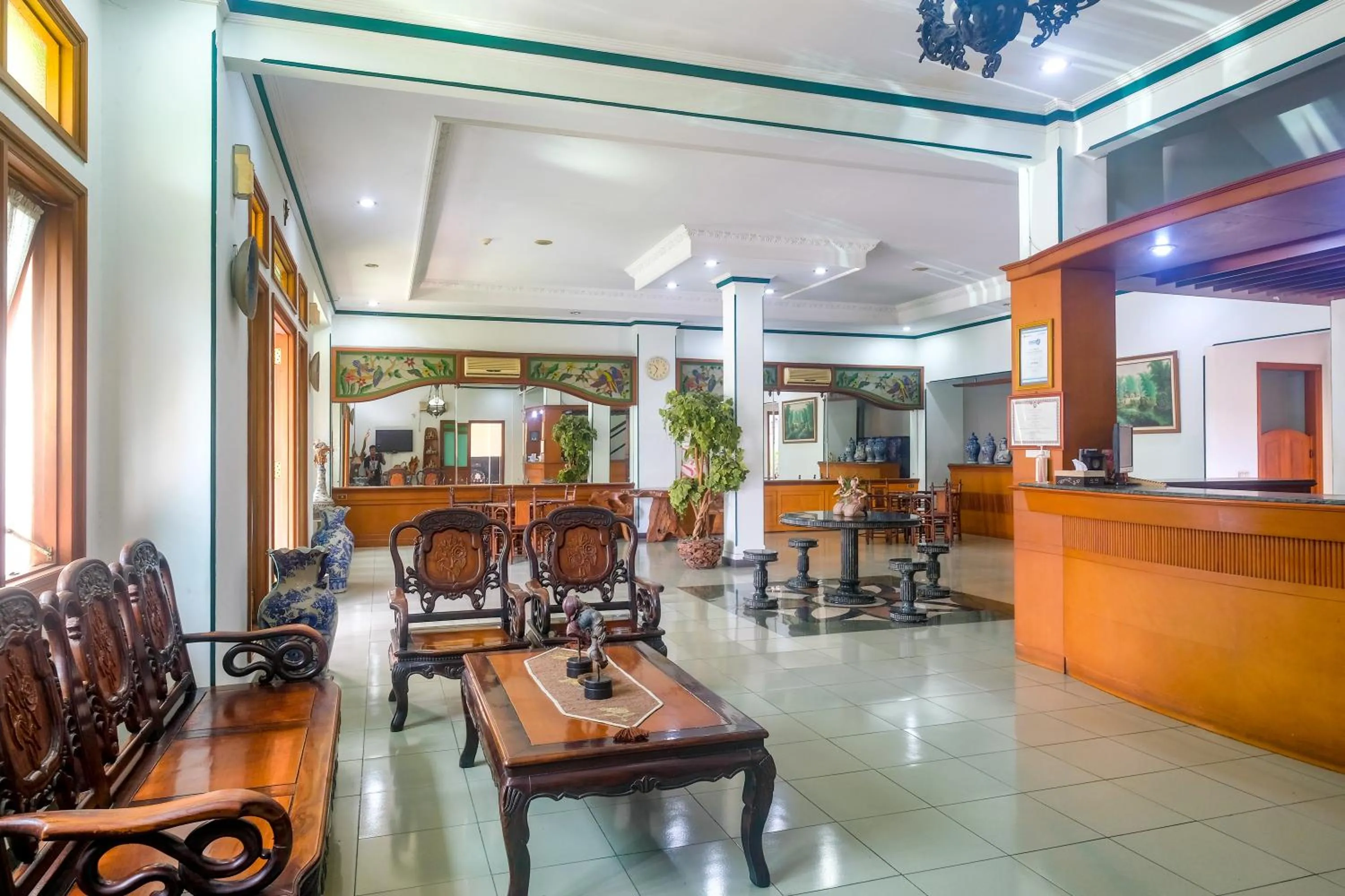 Lobby or reception in RedDoorz near XT Square Yogyakarta