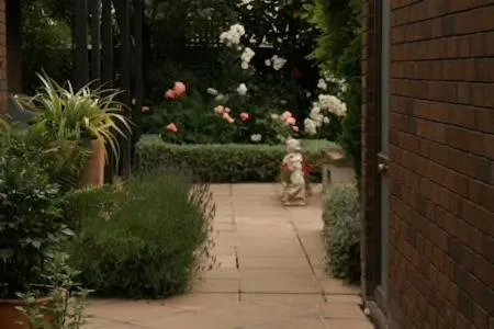 Garden in Walnut Grove Lodge