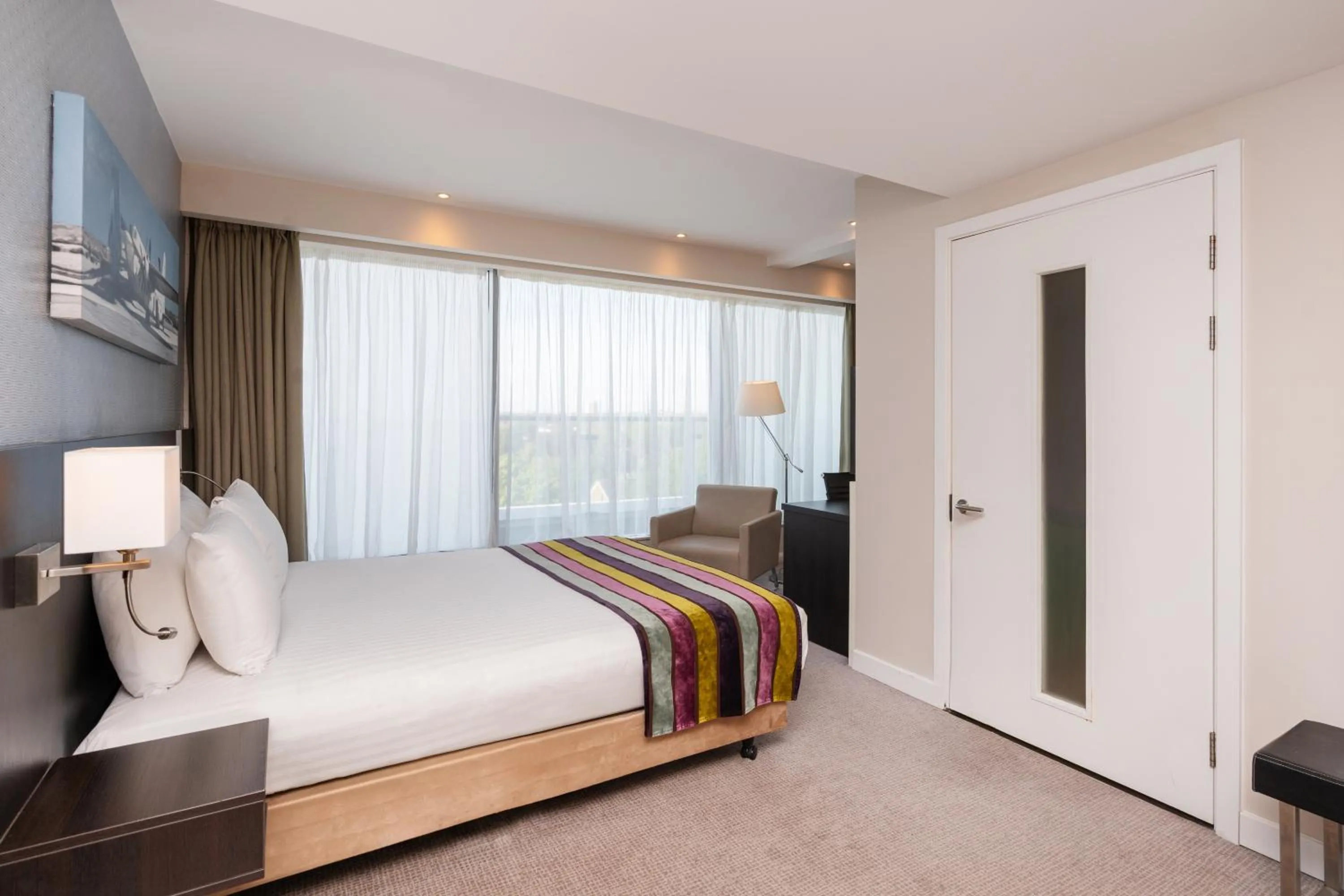 Bedroom, Bed in Holiday Inn Southend by IHG