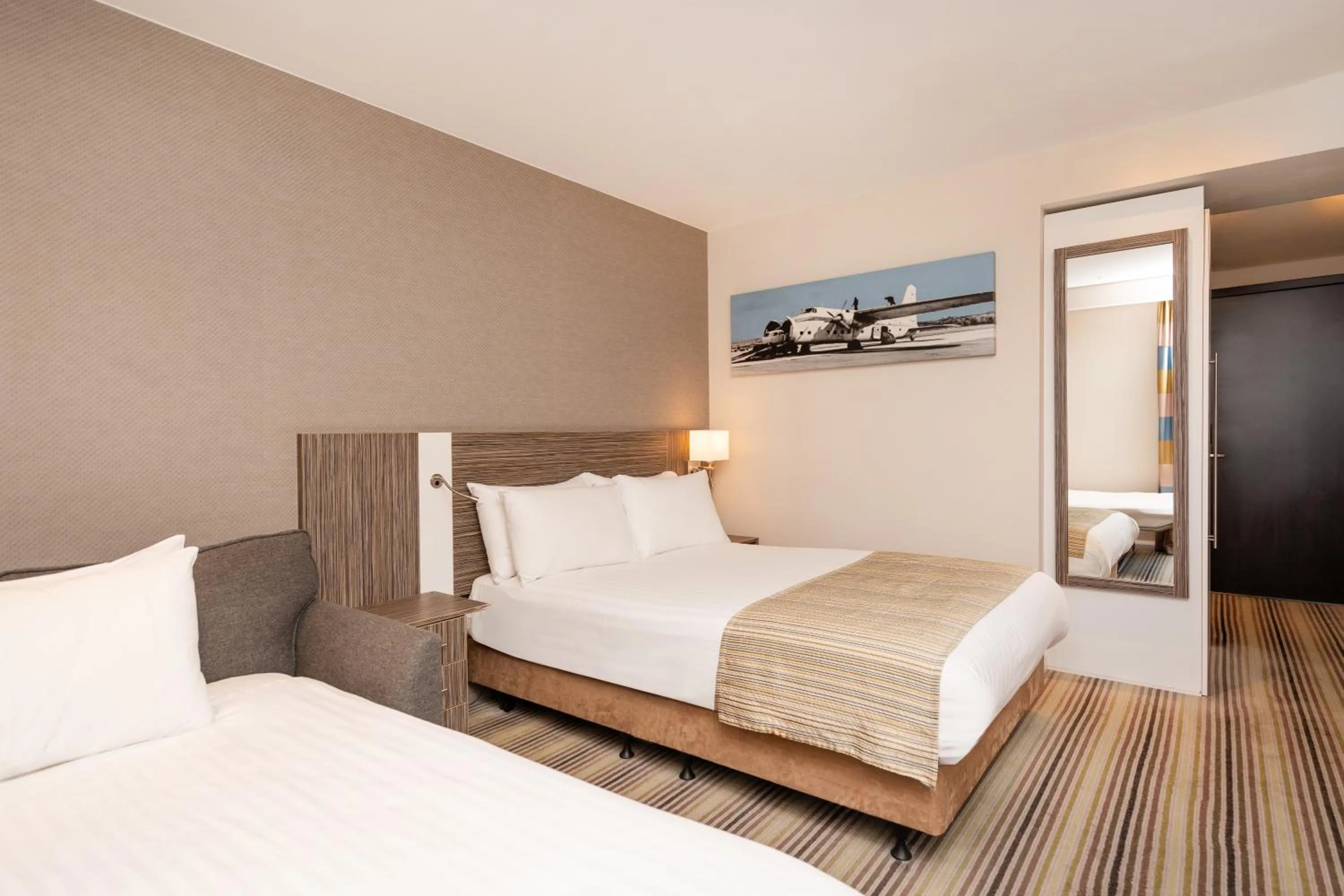 Photo of the whole room, Bed in Holiday Inn Southend by IHG